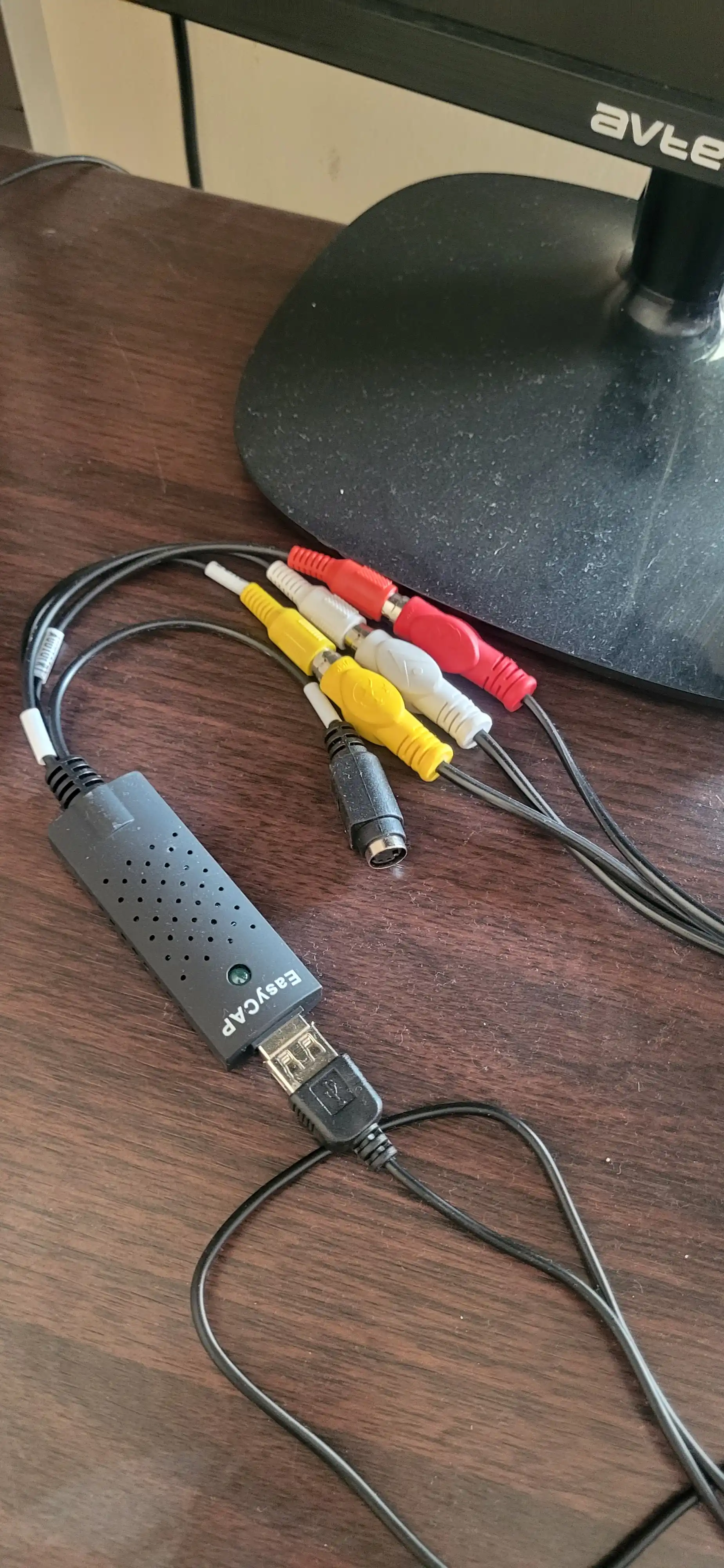 USB video va audio yozib olish va tahrirlash uchun qurilma EasyCAP USB 2.0 USB / AV