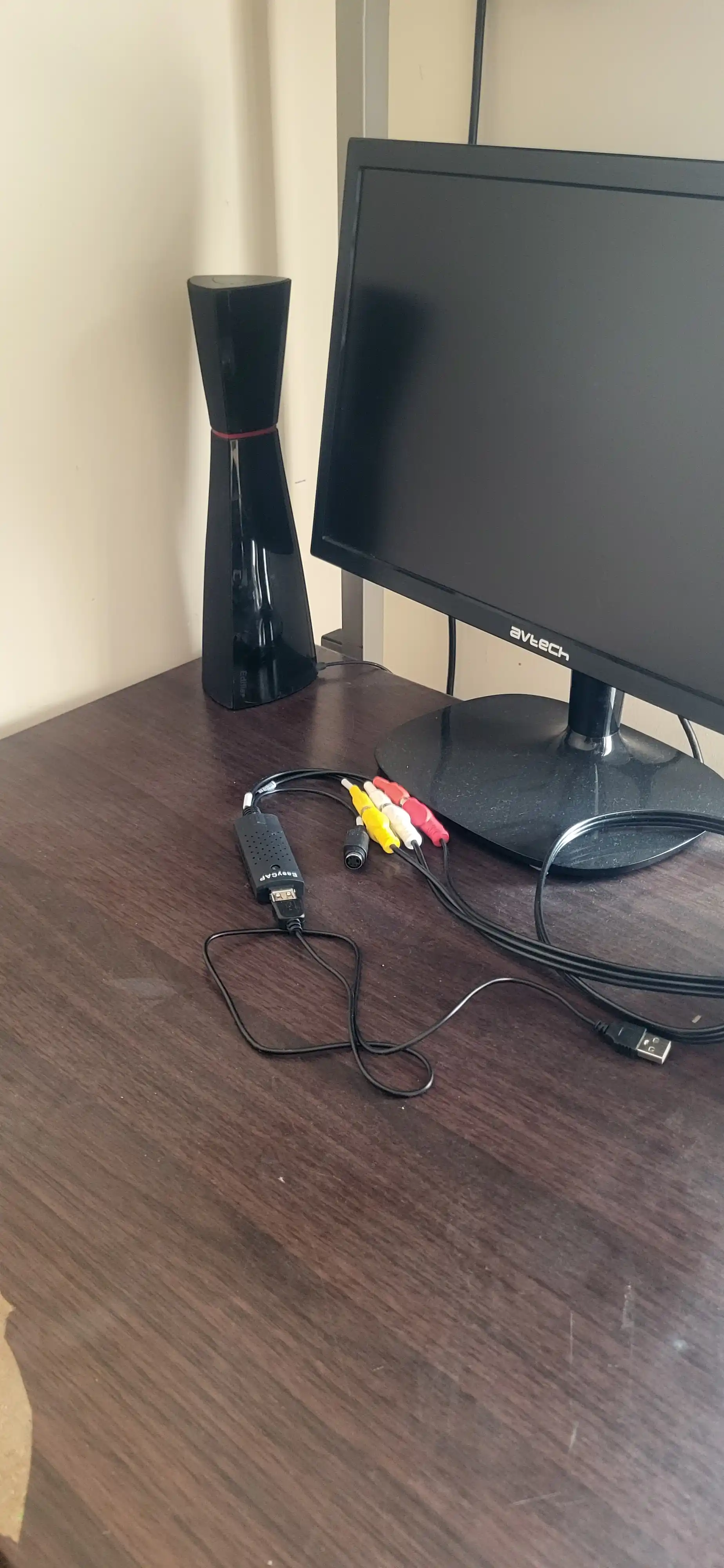 USB video va audio yozib olish va tahrirlash uchun qurilma EasyCAP USB 2.0 USB / AV