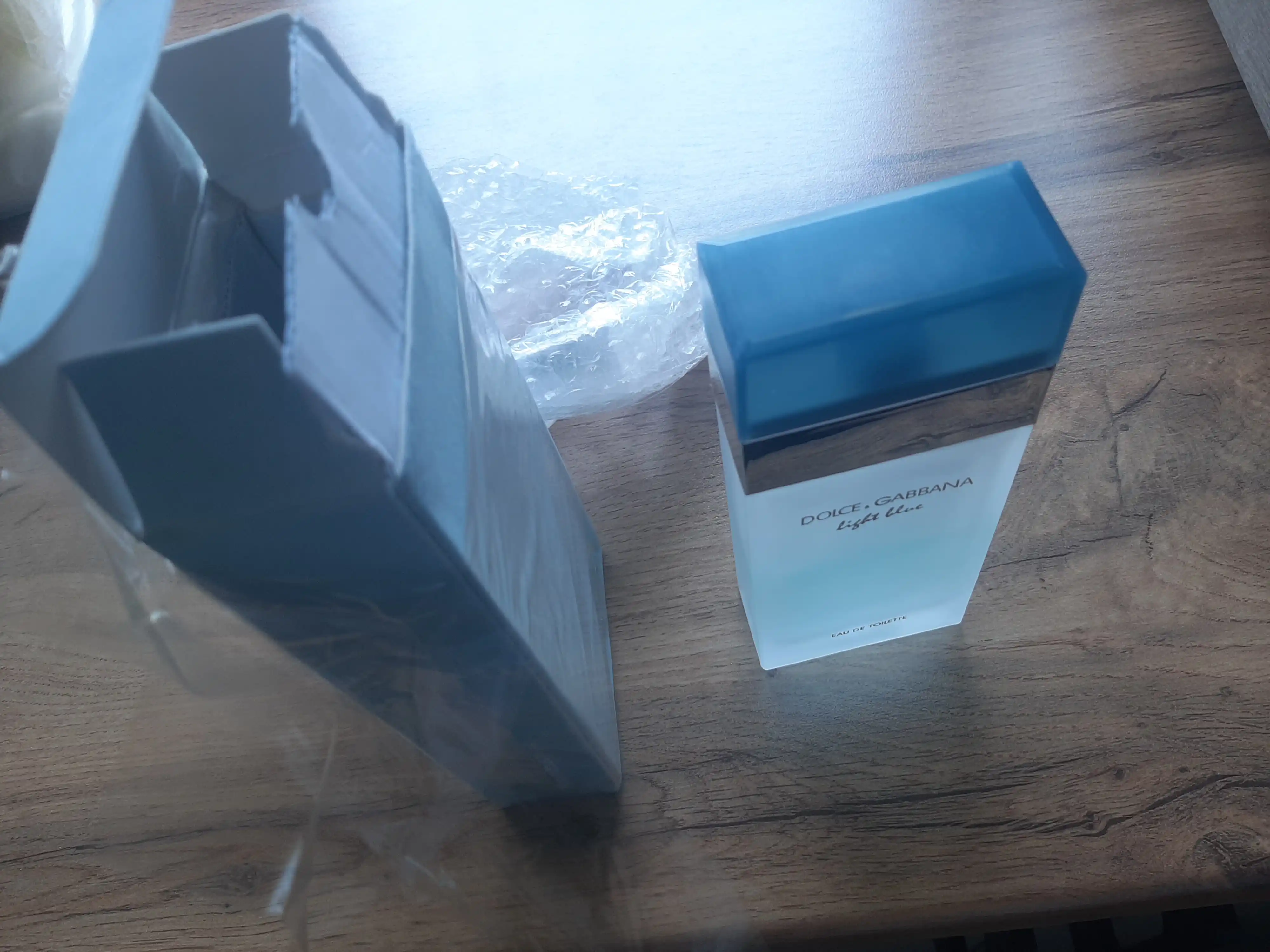 Ayollar uchun xushbo'ylangan suvi Light Blue, 100 ml