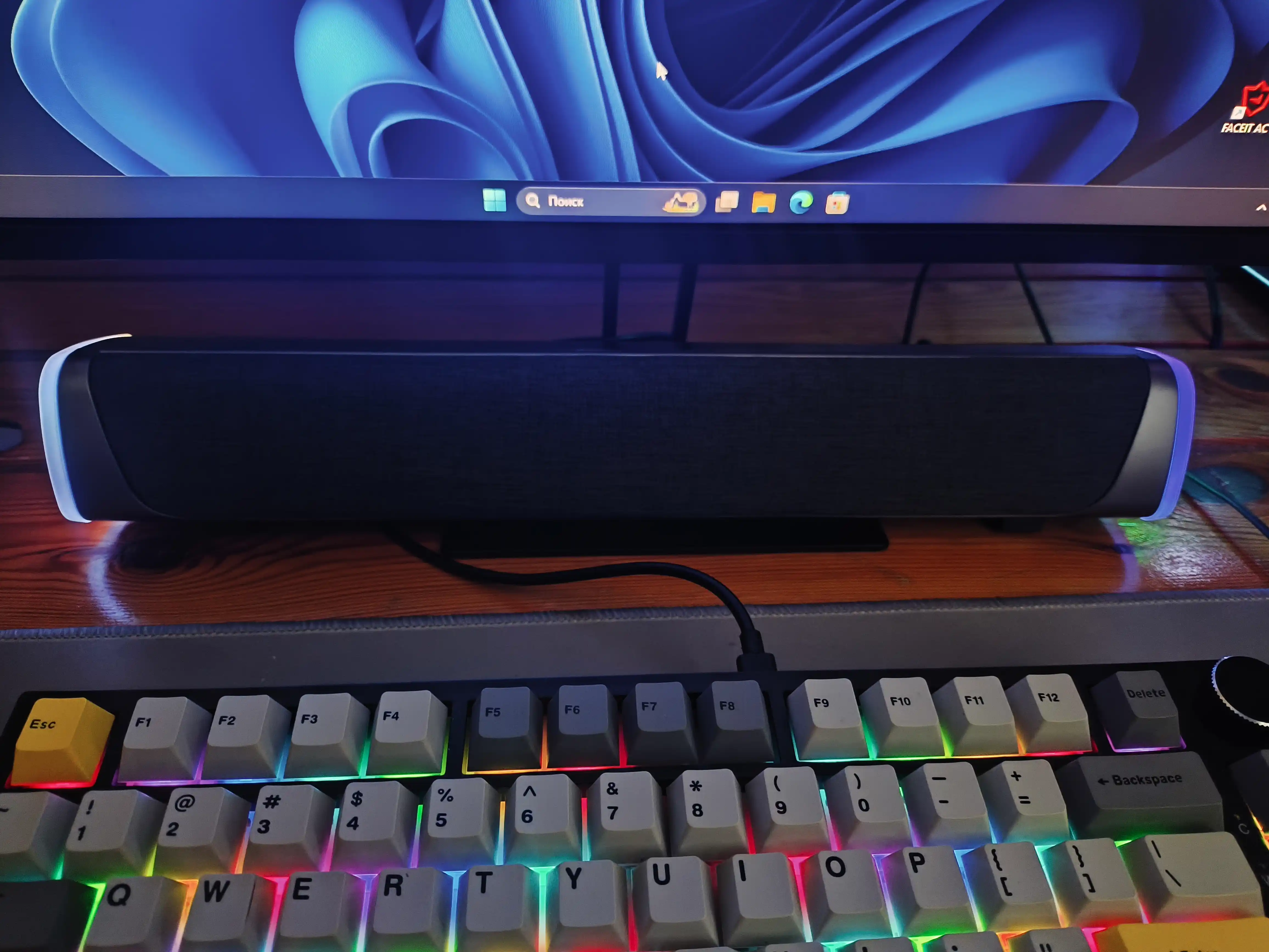 Simli kolonka kompyuter va telefon uchun, RGB yoritgichli soundbar