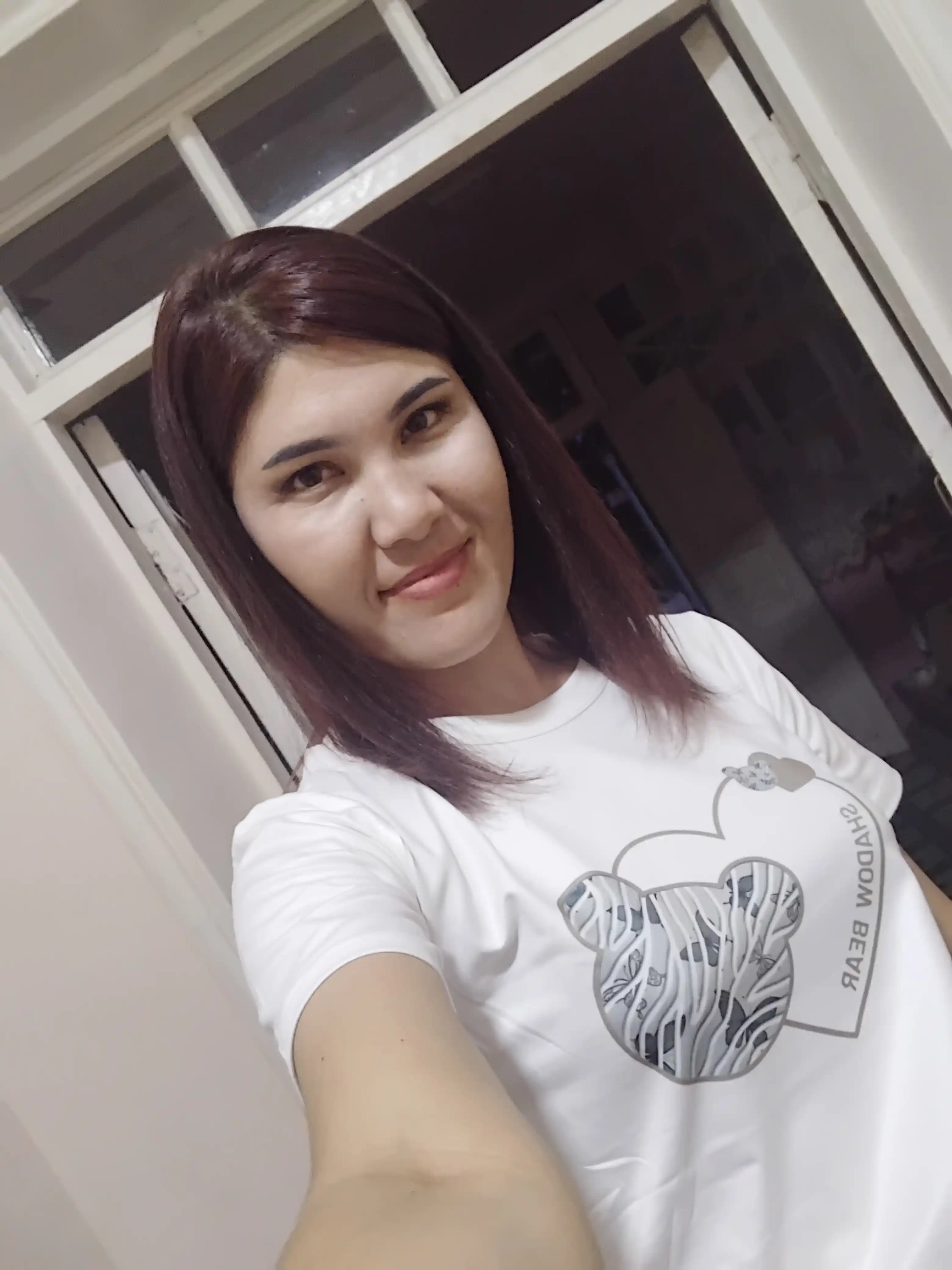 Ayollar futbolkasi, oq futbolka