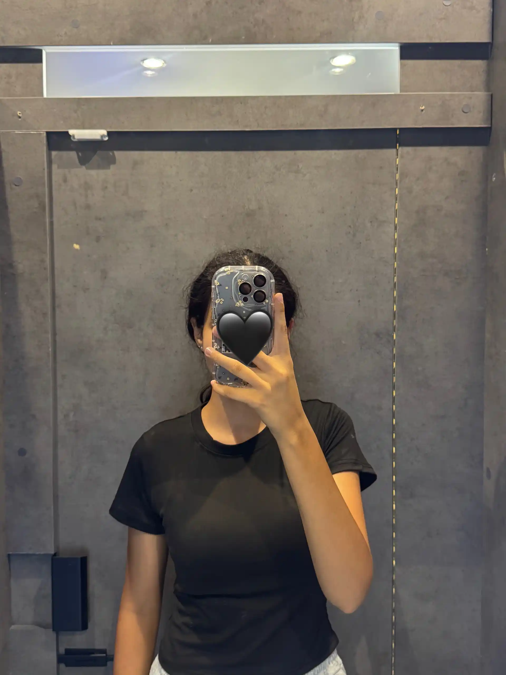 Ayollar uchun futbolka, yozgi uslubda, qisqa yengli