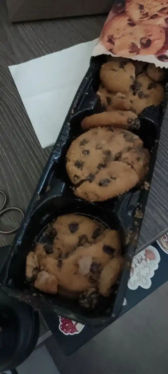 Pechenye Lovita Classic Cookies, glazurli bo'laklar, 150 g