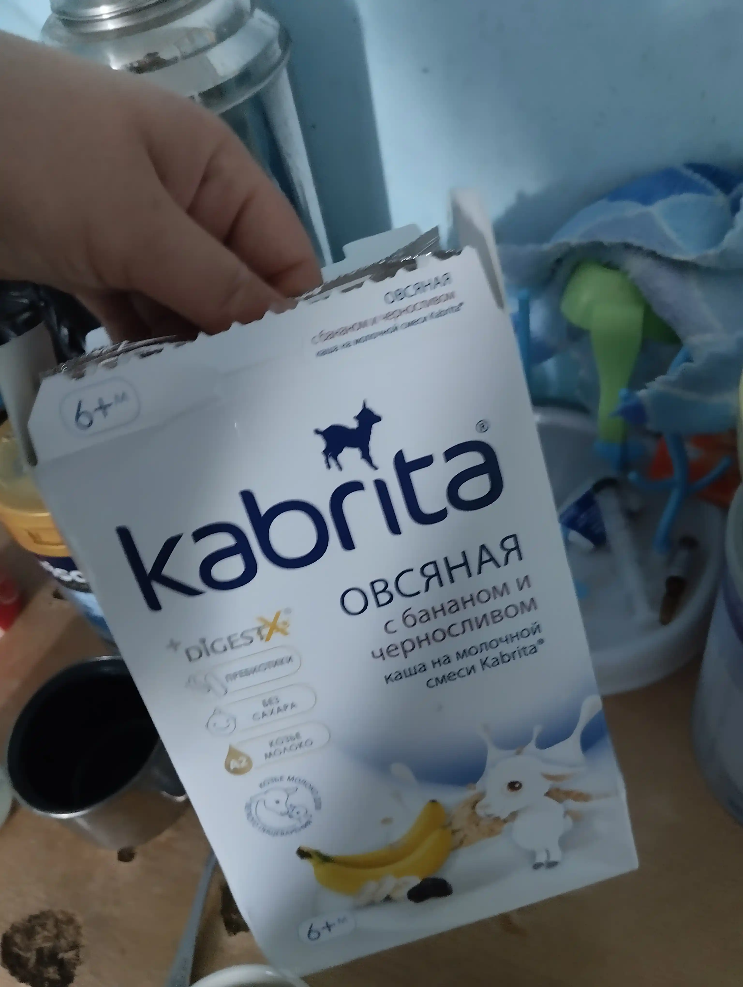 Ovsyanka bo'tqasi Kabrita, banan va qora olxo'ri bilan echki sutida 6 oy bilan, 180 gr