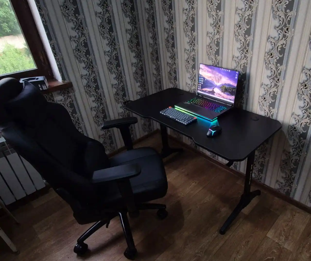 O'yin o'rindig'i 2E GAMING BASAN ll qora, qizil + markali futbolka sovg'a sifatida