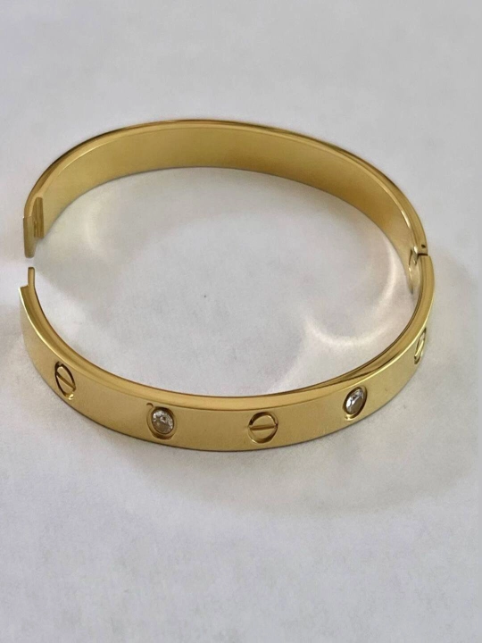 Cartier uslubidagi ayollar bilaguzugi, zanglamaydigan qotishma