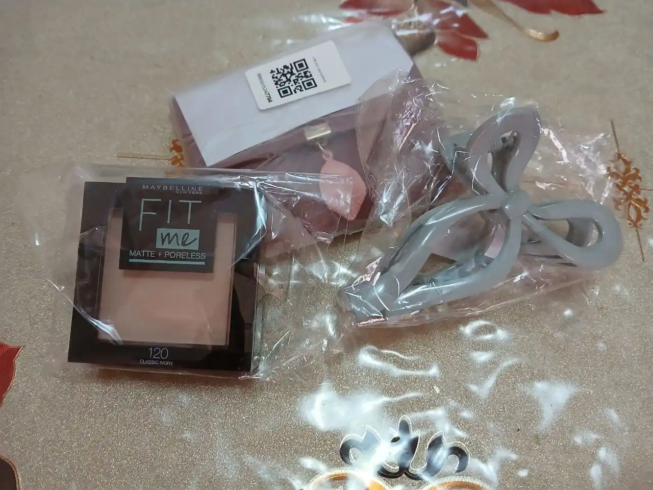 Пудра для лица Maybelline New York Fit Me, матирующая, оттенок 120 классический бежевый