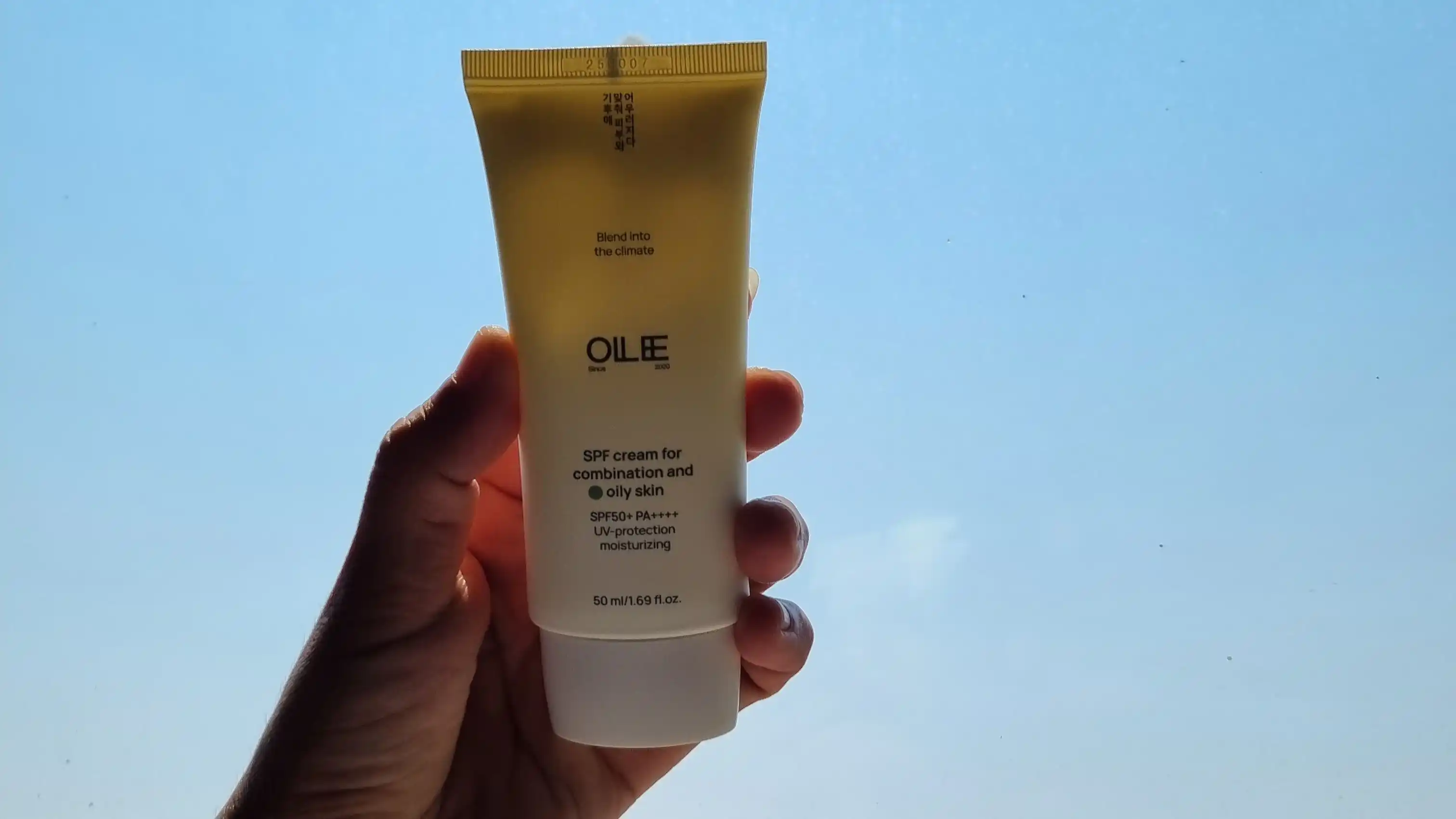 Солнцезащитный крем OLLEE для лица SPF50+ для жирной и комбинированной кожи, 50 мл