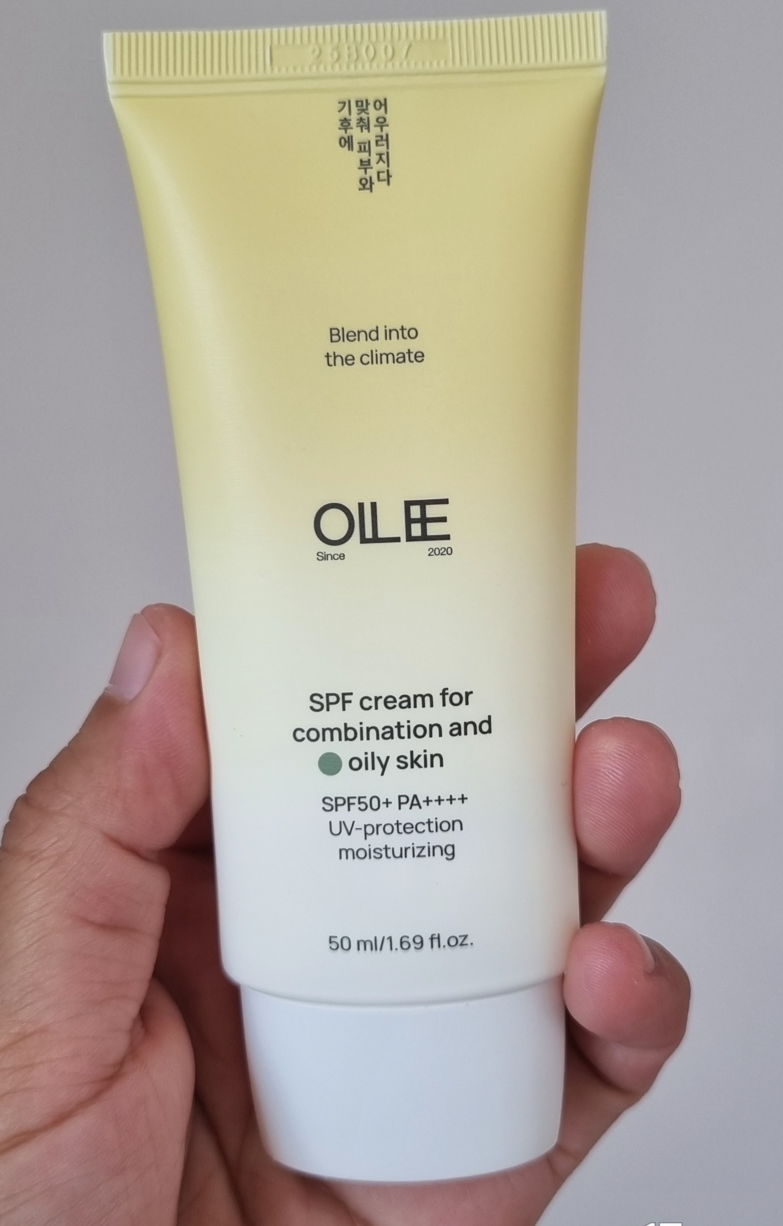 Солнцезащитный крем OLLEE для лица SPF50+ для жирной и комбинированной кожи, 50 мл