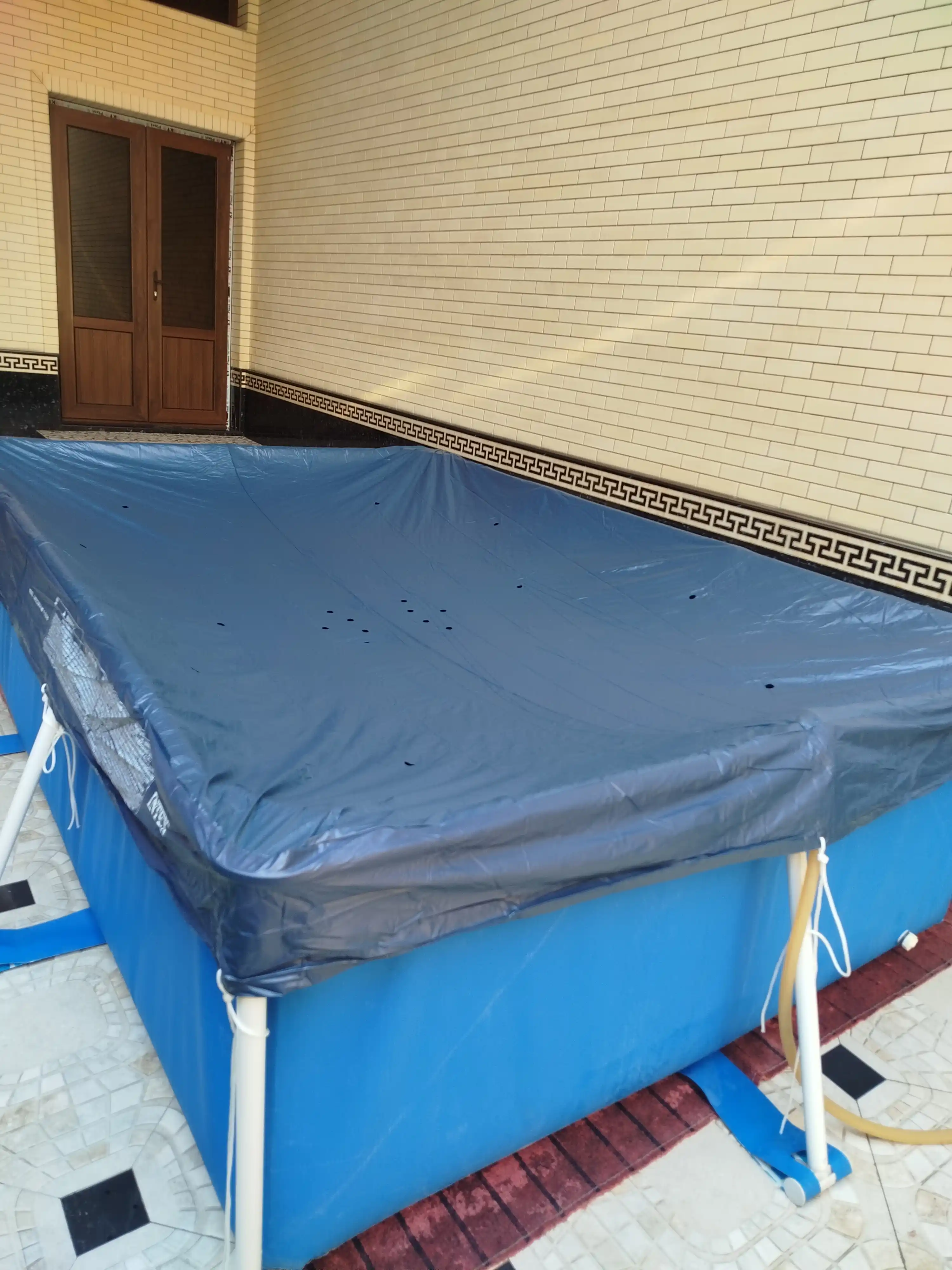 Karkas hovuzi uchun tent