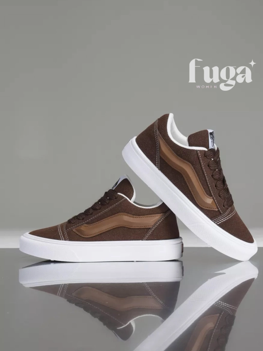 Vans uslubidagi ayollar kedi – faollik va uslub uyg‘unligi