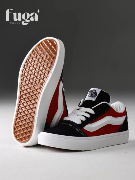 Vans uslubidagi ayollar kedi – faollik va uslub uyg‘unligi