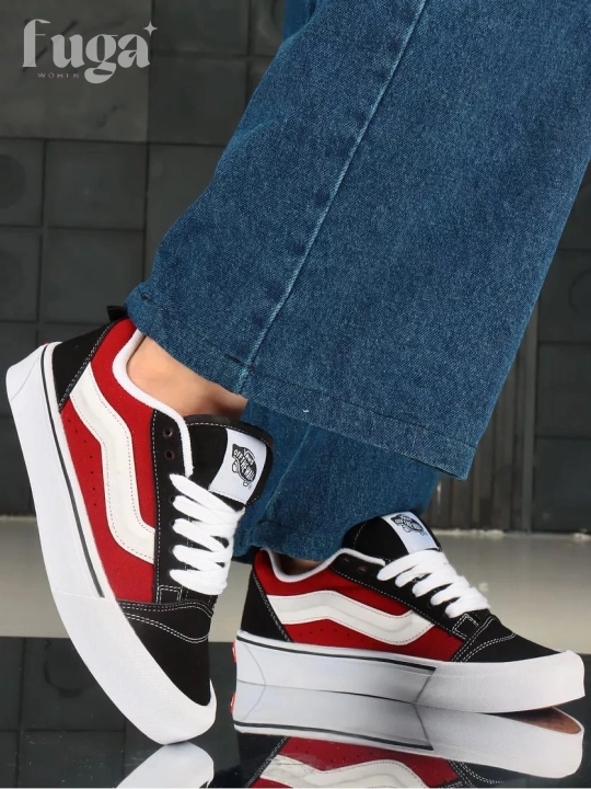 Vans uslubidagi ayollar kedi – faollik va uslub uyg‘unligi
