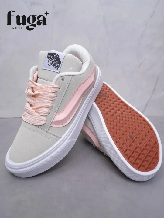Vans uslubidagi ayollar kedi – faollik va uslub uyg‘unligi