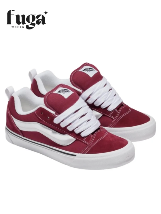 Vans uslubidagi ayollar kedi – faollik va uslub uyg‘unligi