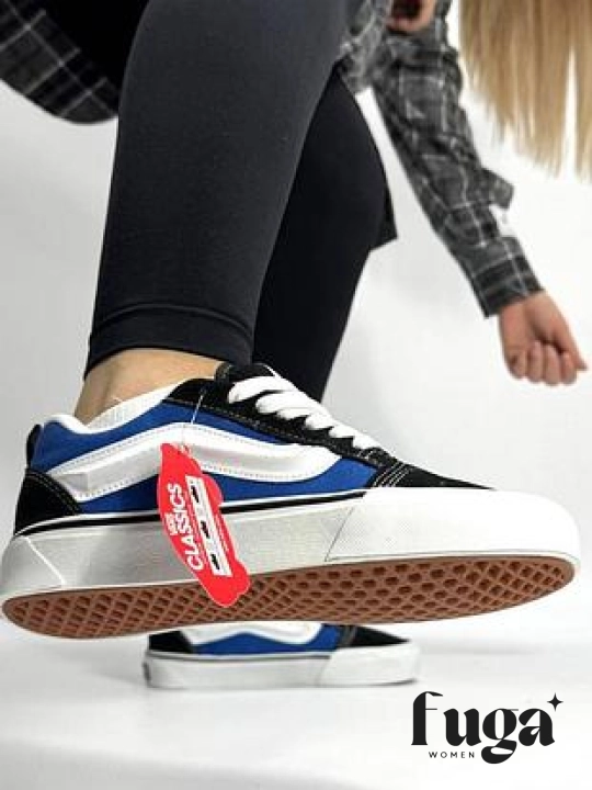 Vans uslubidagi ayollar kedi – faollik va uslub uyg‘unligi