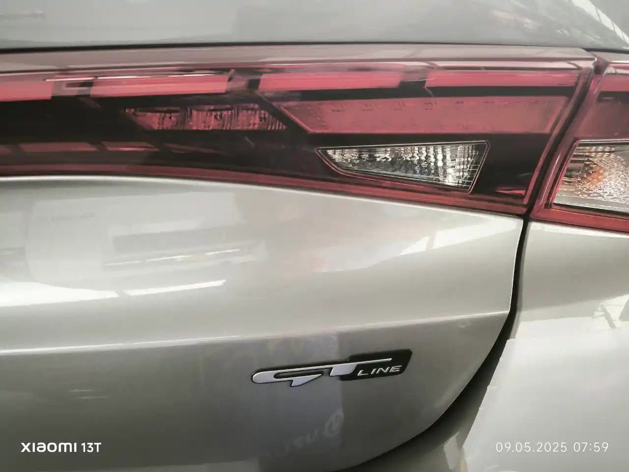 Kia K5, Picanto, Optima uchun GT Line magistralidagi emblema (tabel) yozuvi