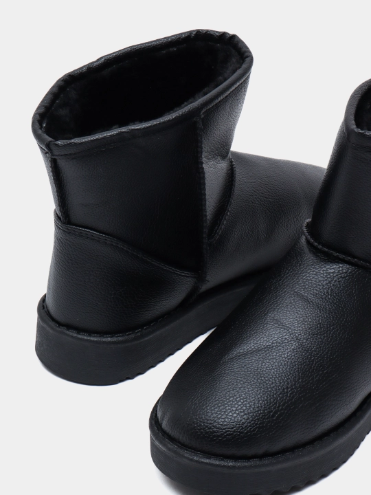 Угги  UGG— это популярные сапоги из натуральной двусторонней овчины