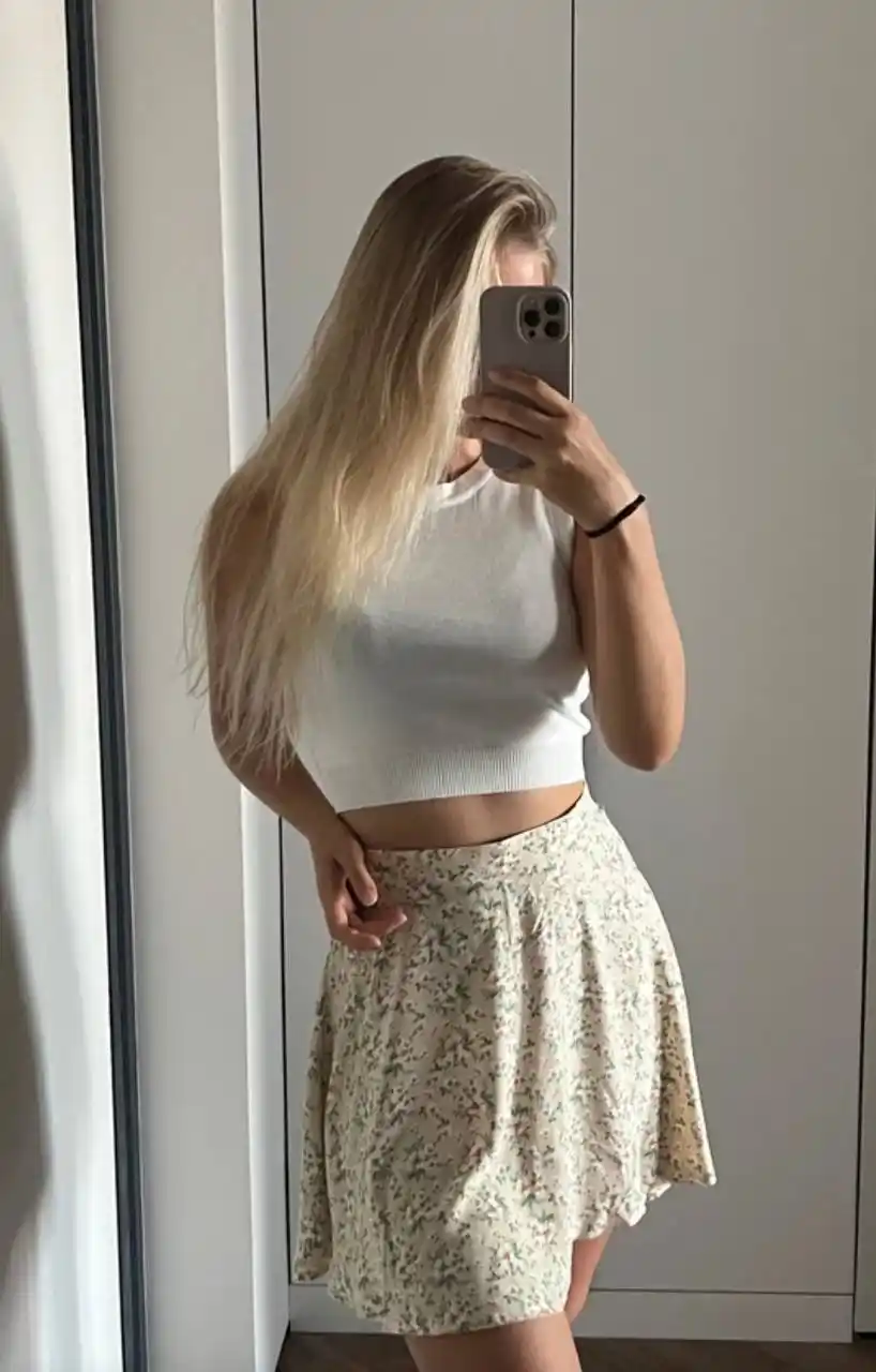 Ayollar uchun kalta, yozgi, mini yubka
