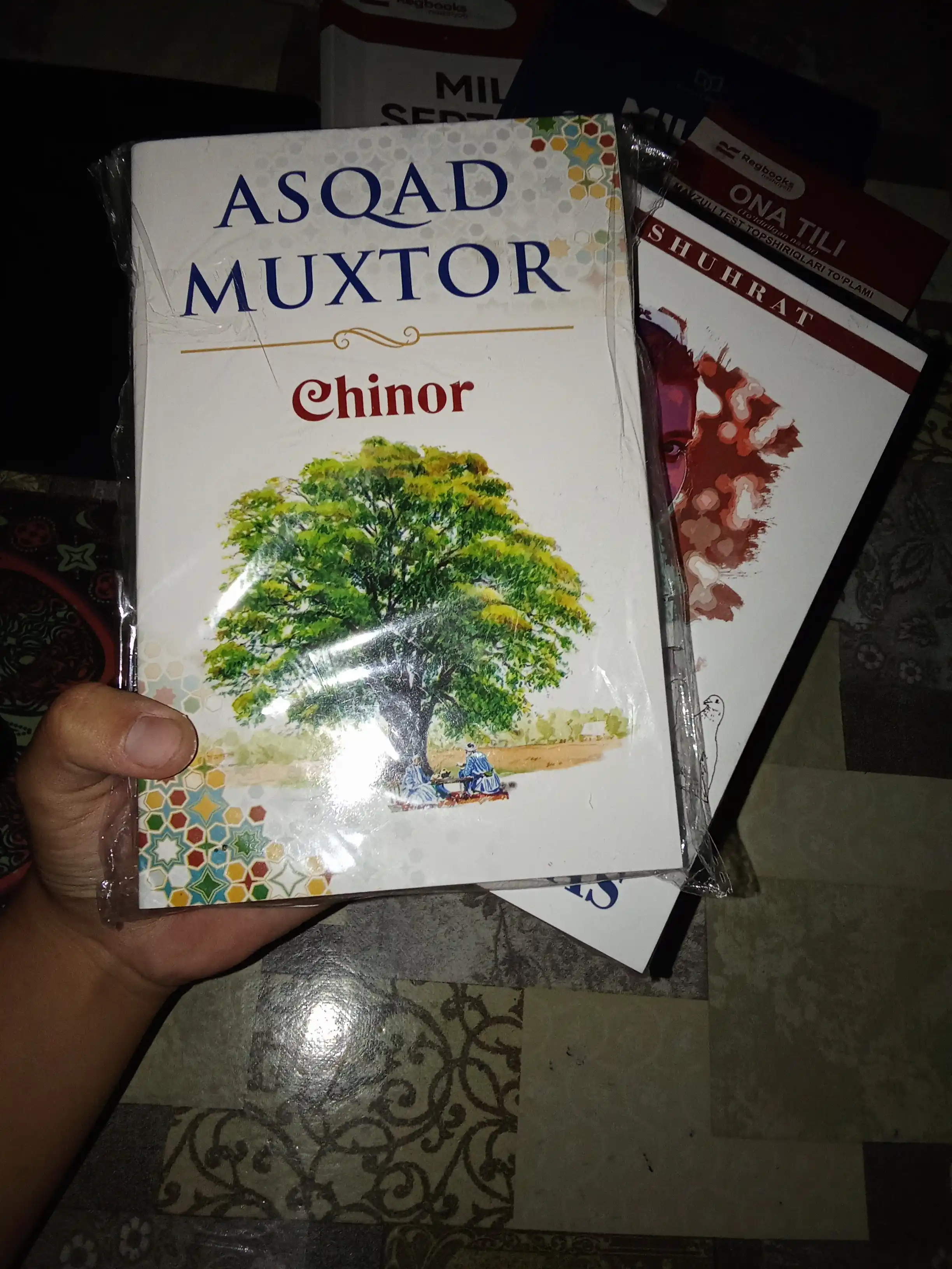Книга, Аскад Муxтор, Чинор
