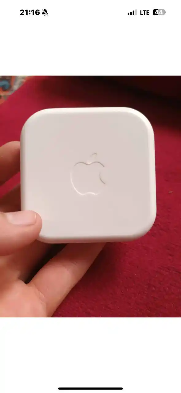 Simli quloqchinlar iPhone uchun Lightning kabeli, Bluetooth bilan