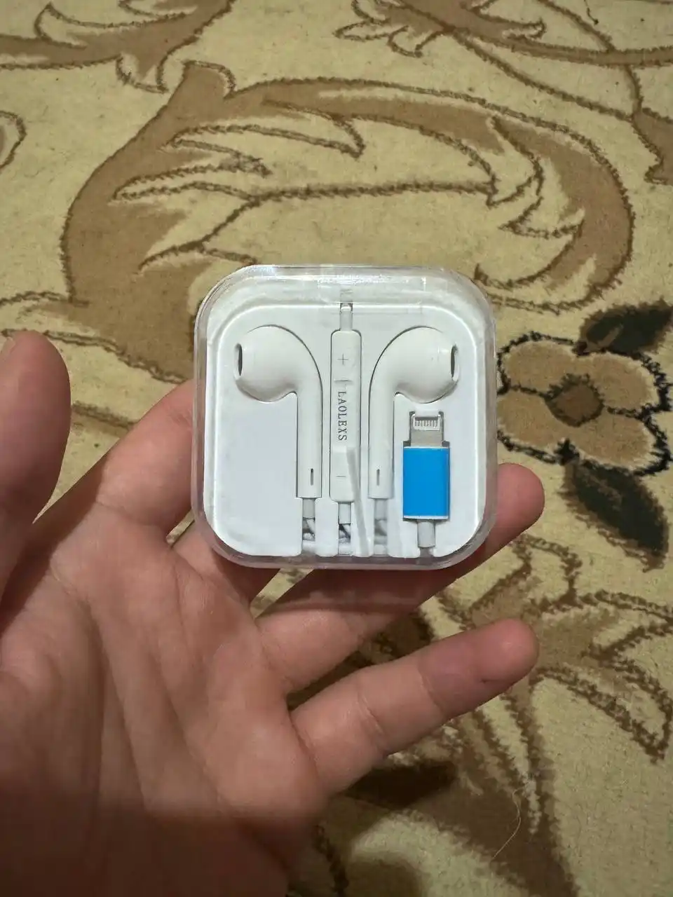Simli quloqchinlar iPhone uchun Lightning kabeli, Bluetooth bilan