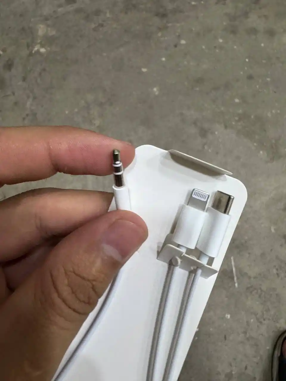 Переходник AUX to Lightning для наушников iPhone/3.5 мм mini jack