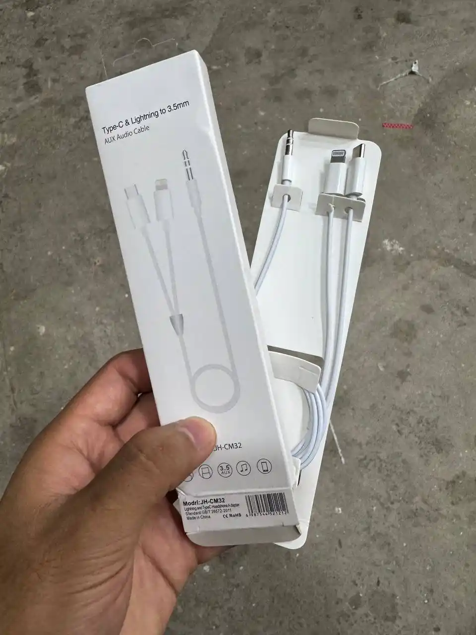Переходник AUX to Lightning для наушников iPhone/3.5 мм mini jack