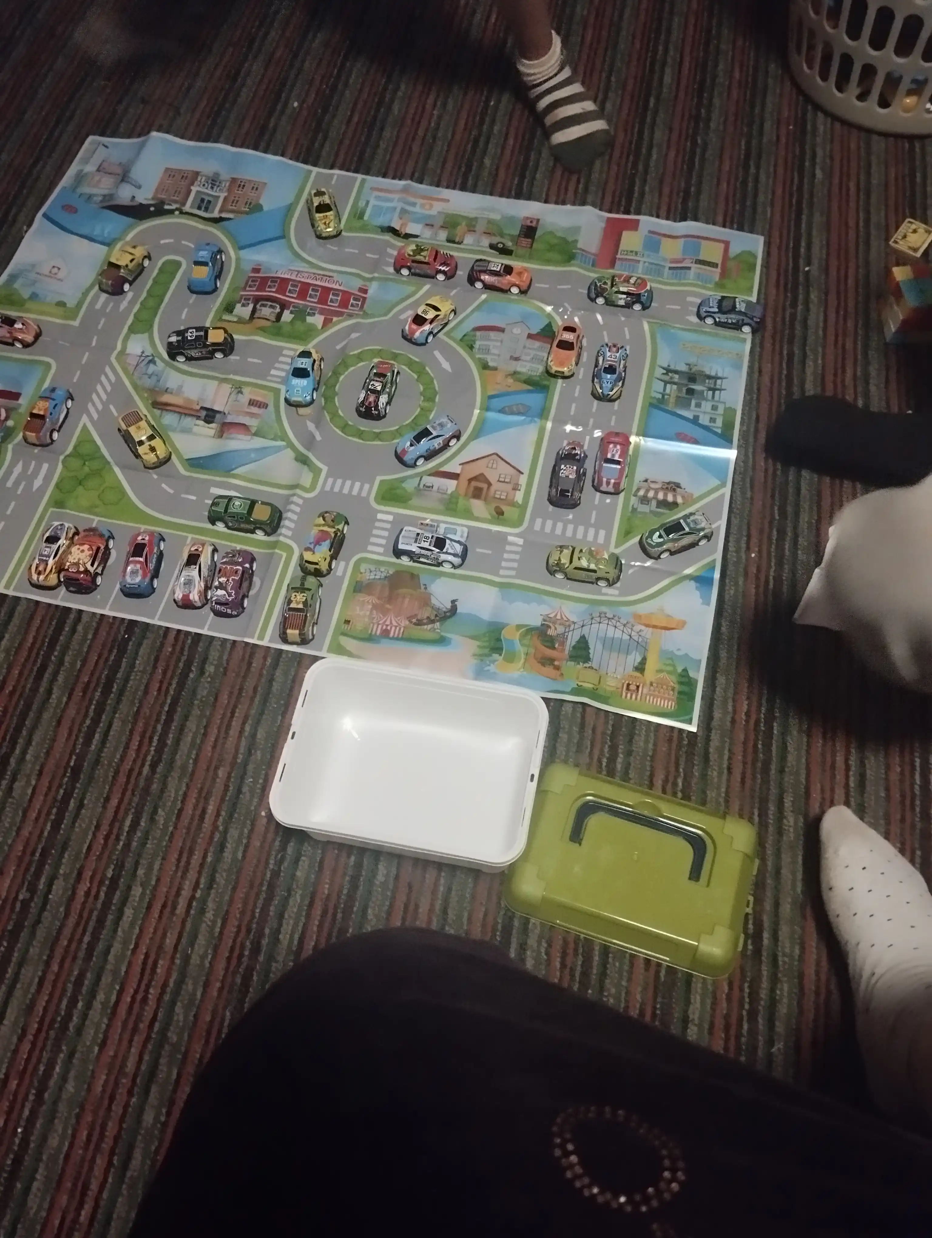 Hot Wheels metall mashinalar to‘plami, konteynerlar konstruktori