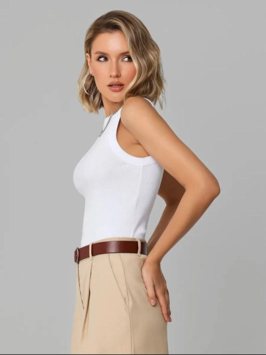 Ayollar va qizlar uchun mayka, standart 42-48 gacha to'g'ri keladi. ZARA