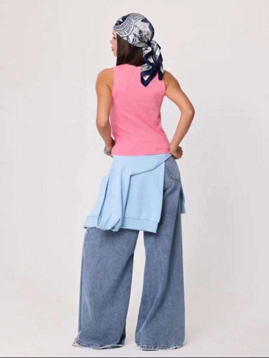 Ayollar va qizlar uchun mayka, standart 42-48 gacha to'g'ri keladi. ZARA