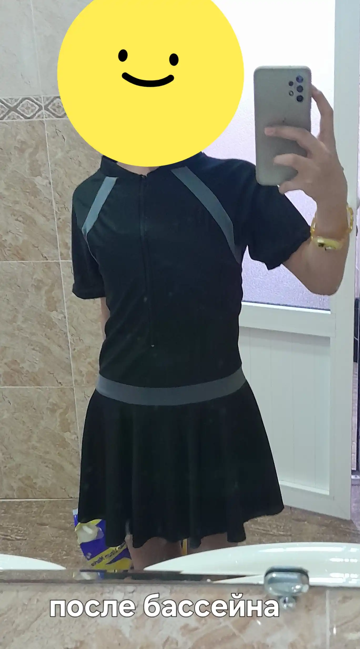 Ayollar uchun bir qismli suzish kostyumi, qora, pushti