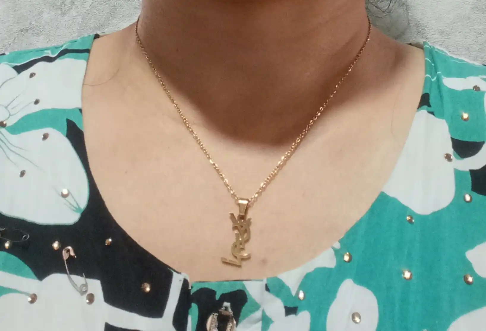 Комплект цепочка с кулоном, серьги YSL, клевер, золотой цвет, бижутерия