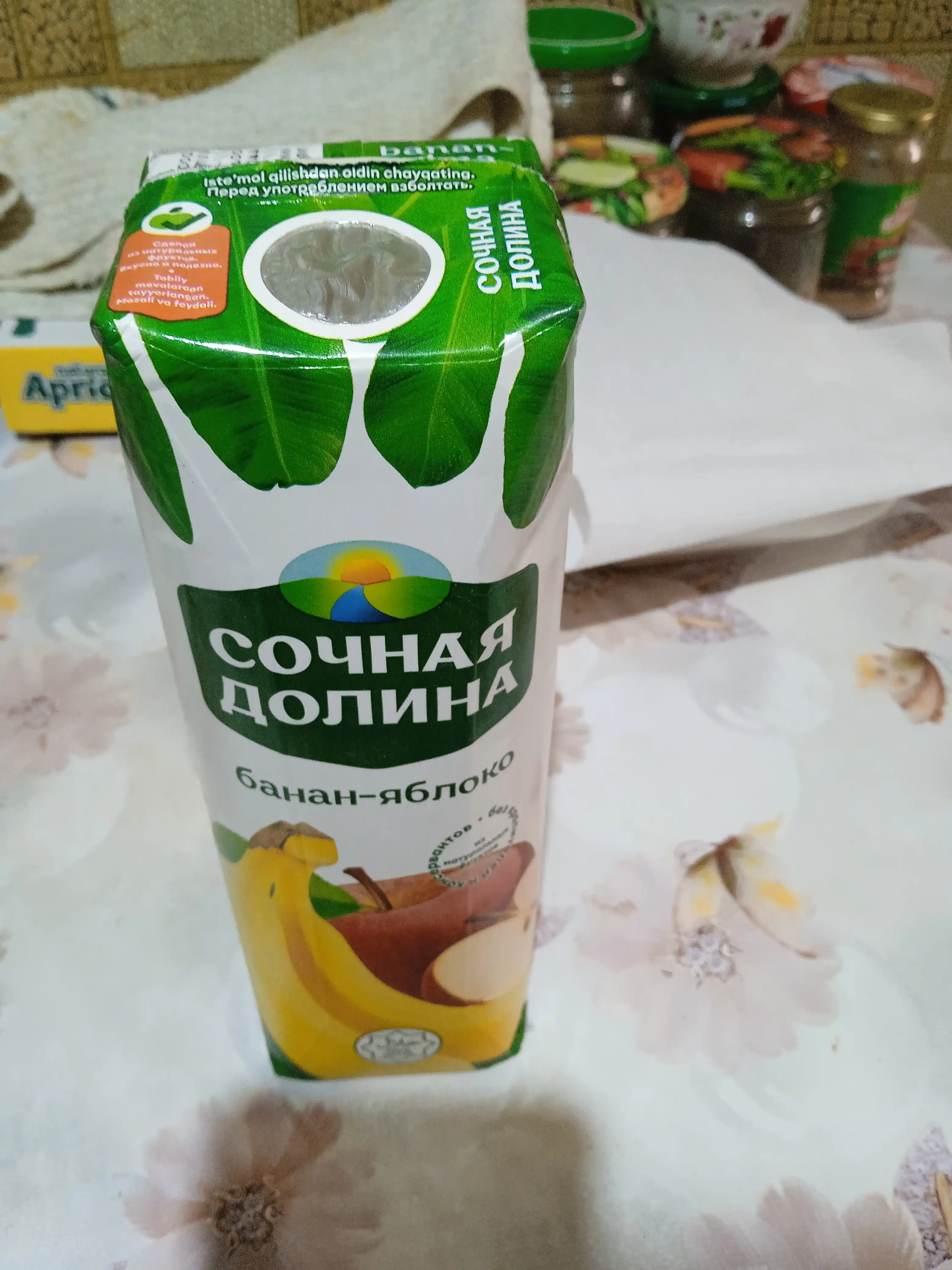 Sharbat "Sochnaya dolina", banan-olma, 1 litr