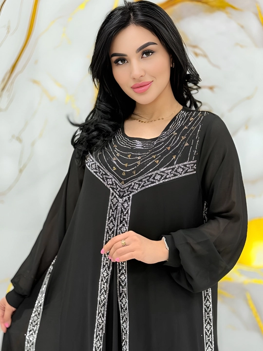 Abaya liboslar ayollar uchun, oqshom va bazimlar uchun