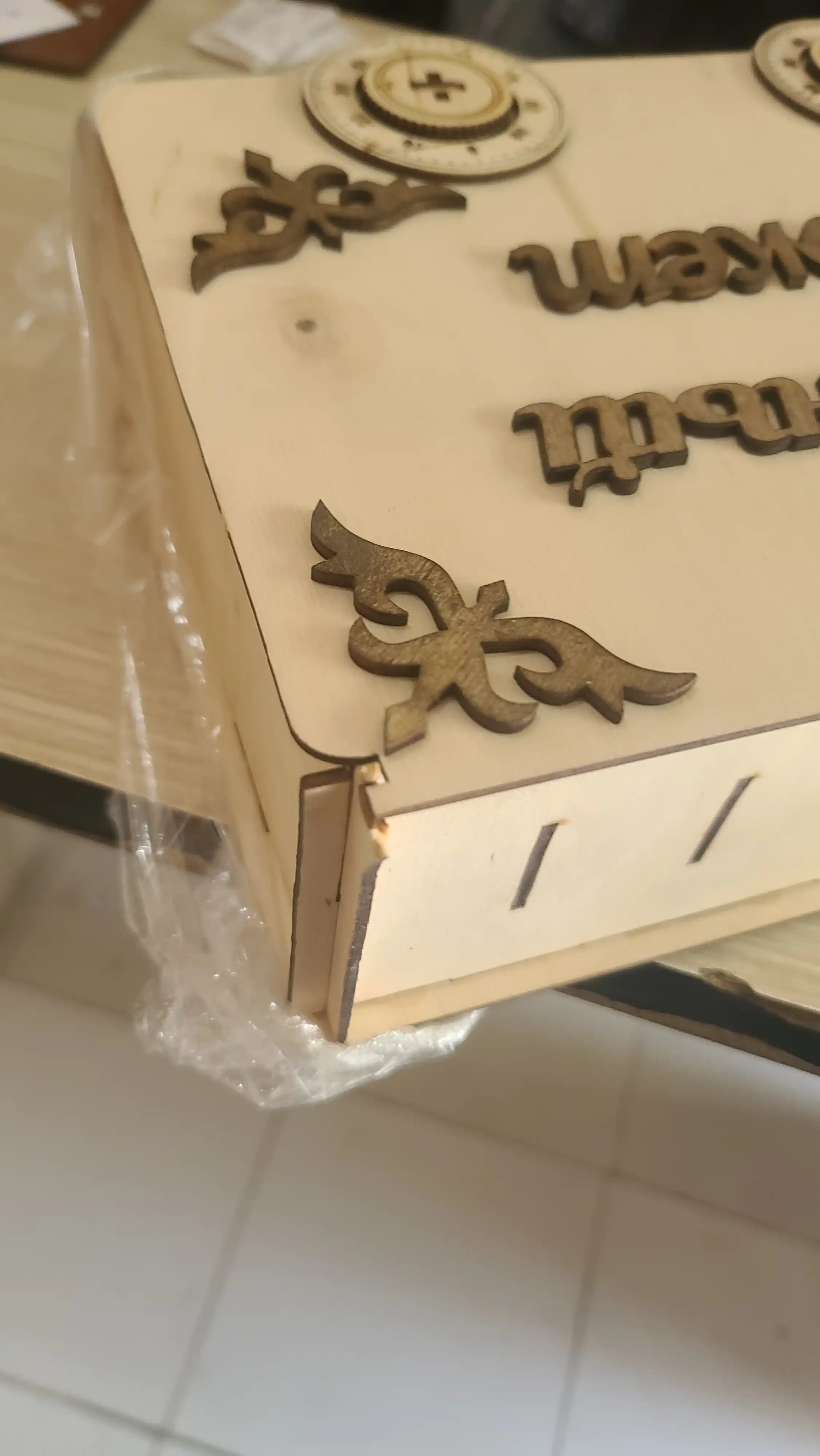 Шкатулка из фанеры с прекрасной надписью "Семейный бюджет"