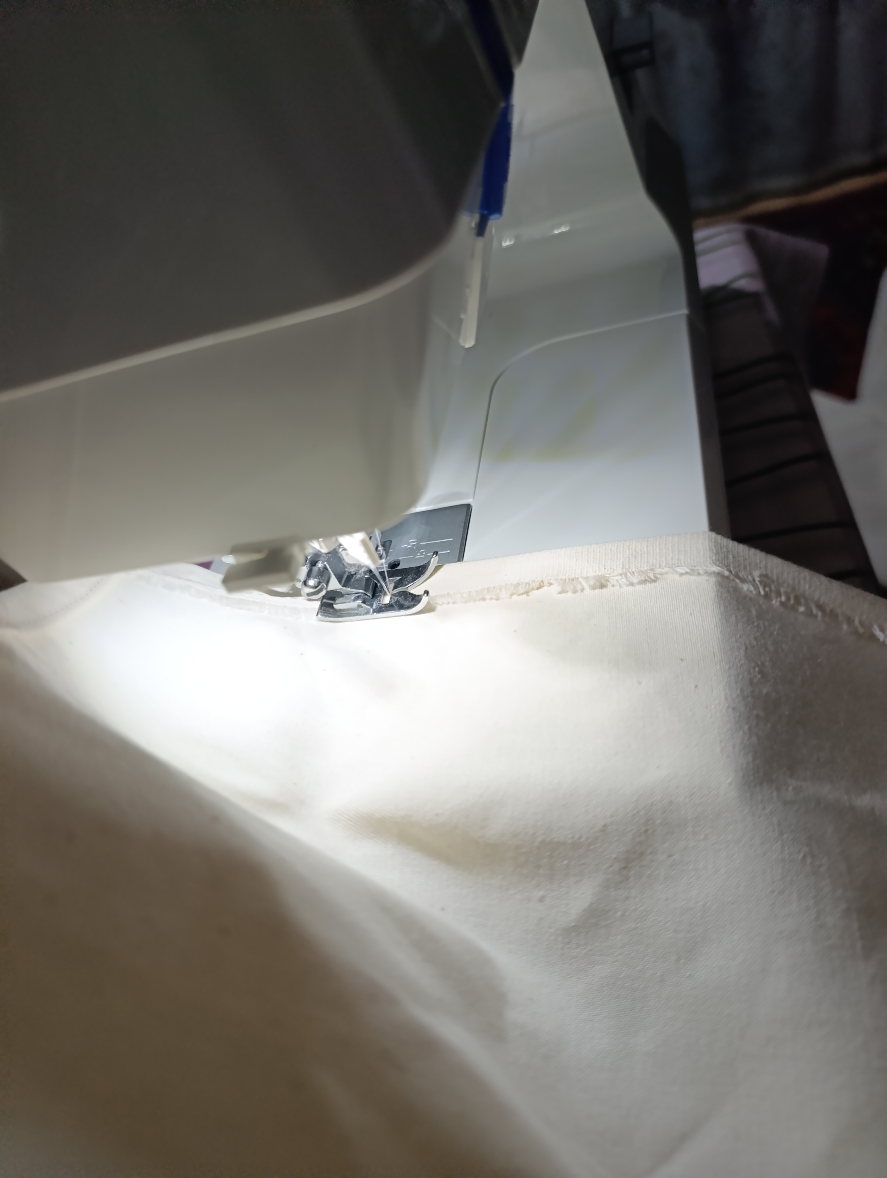 Швейная машина CHAYKA MasterStitch 111, электромеханическая, 100 Вт, 25 операций