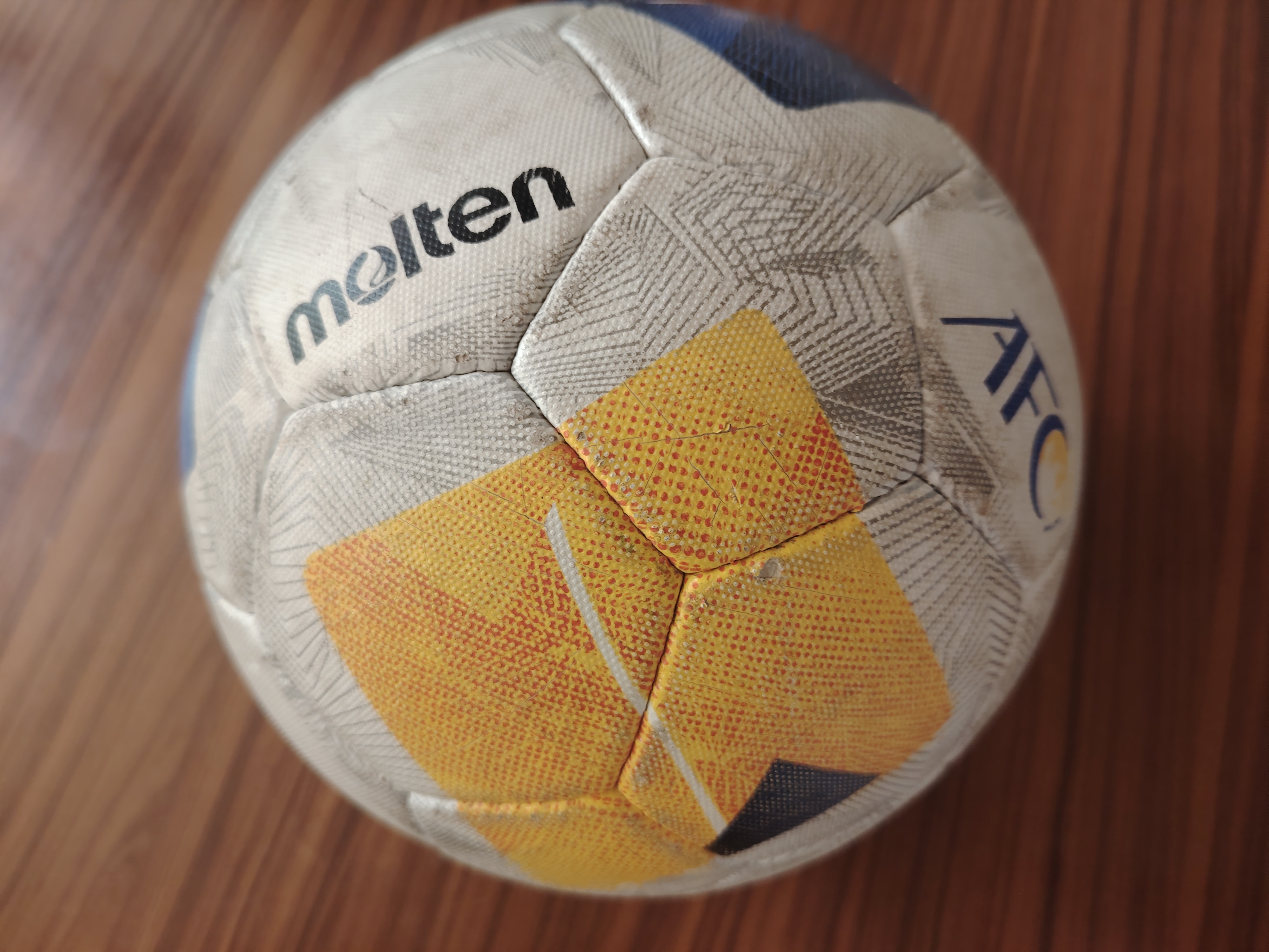 Futbol to'pi Molten F5A5000-AC, o'lcham 5