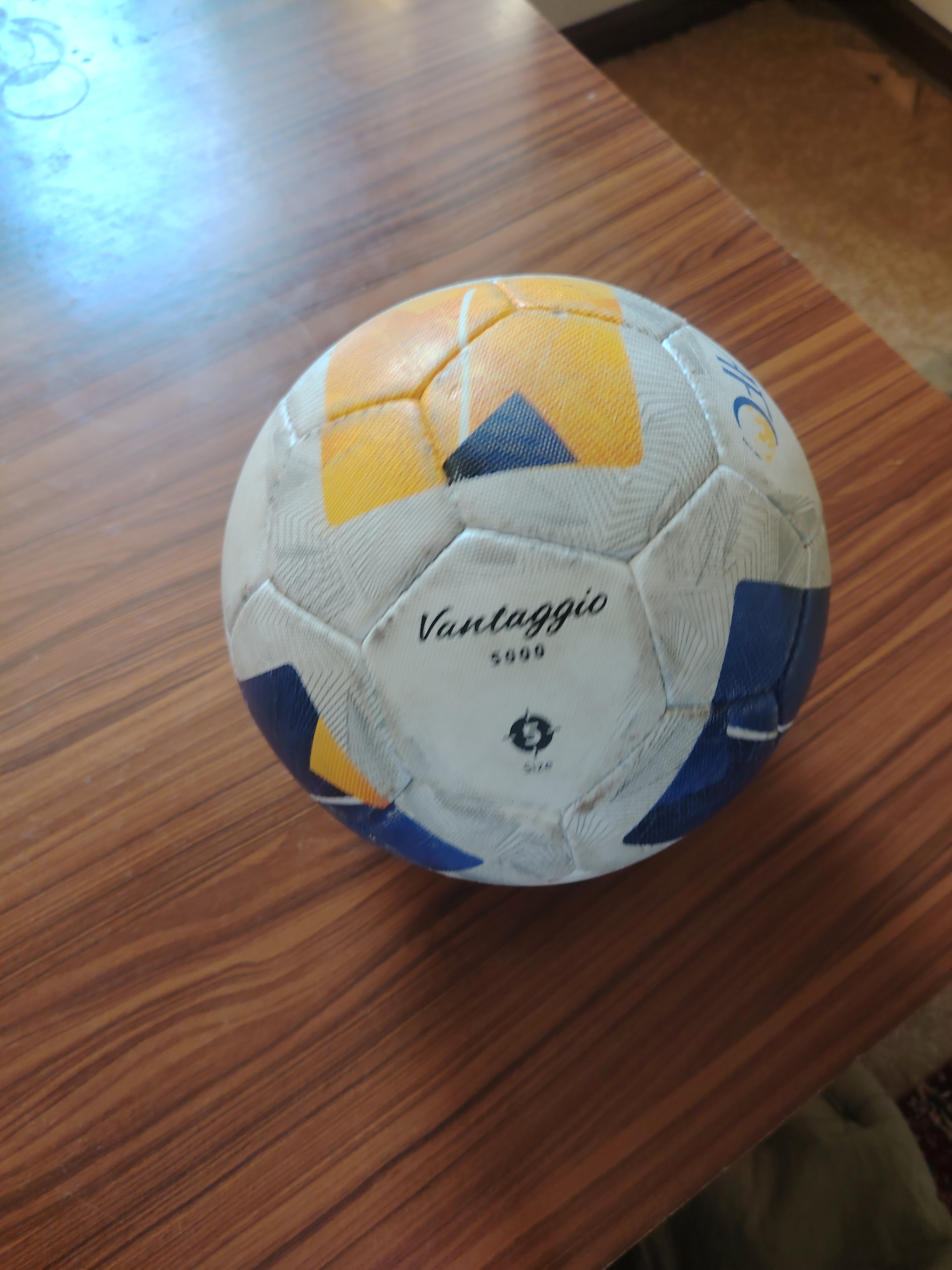 Futbol to'pi Molten F5A5000-AC, o'lcham 5