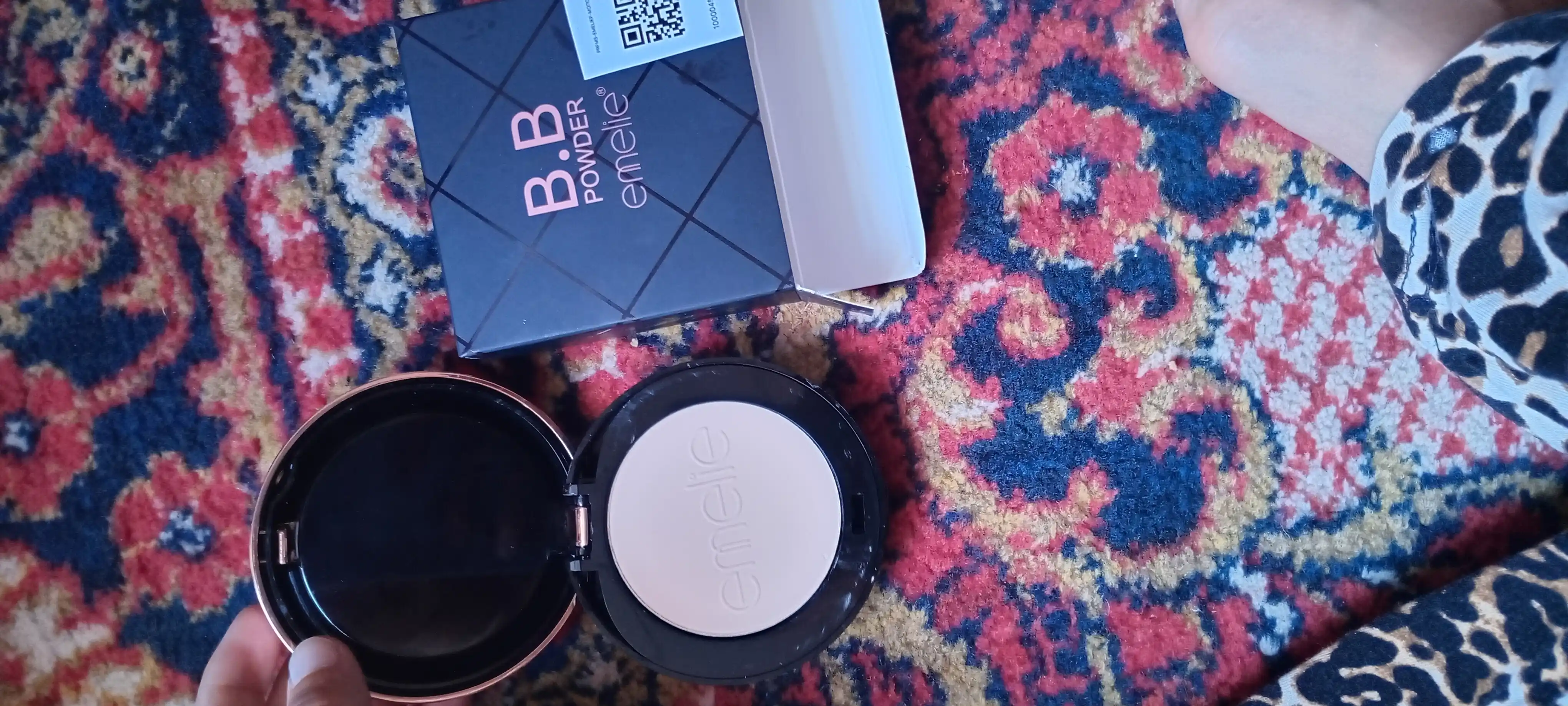 Yuz uchun matlovchi krem-upa B.B Powder Emelie, 01 va 02, 2 tasi 1 da, 24 soat, SPF 15