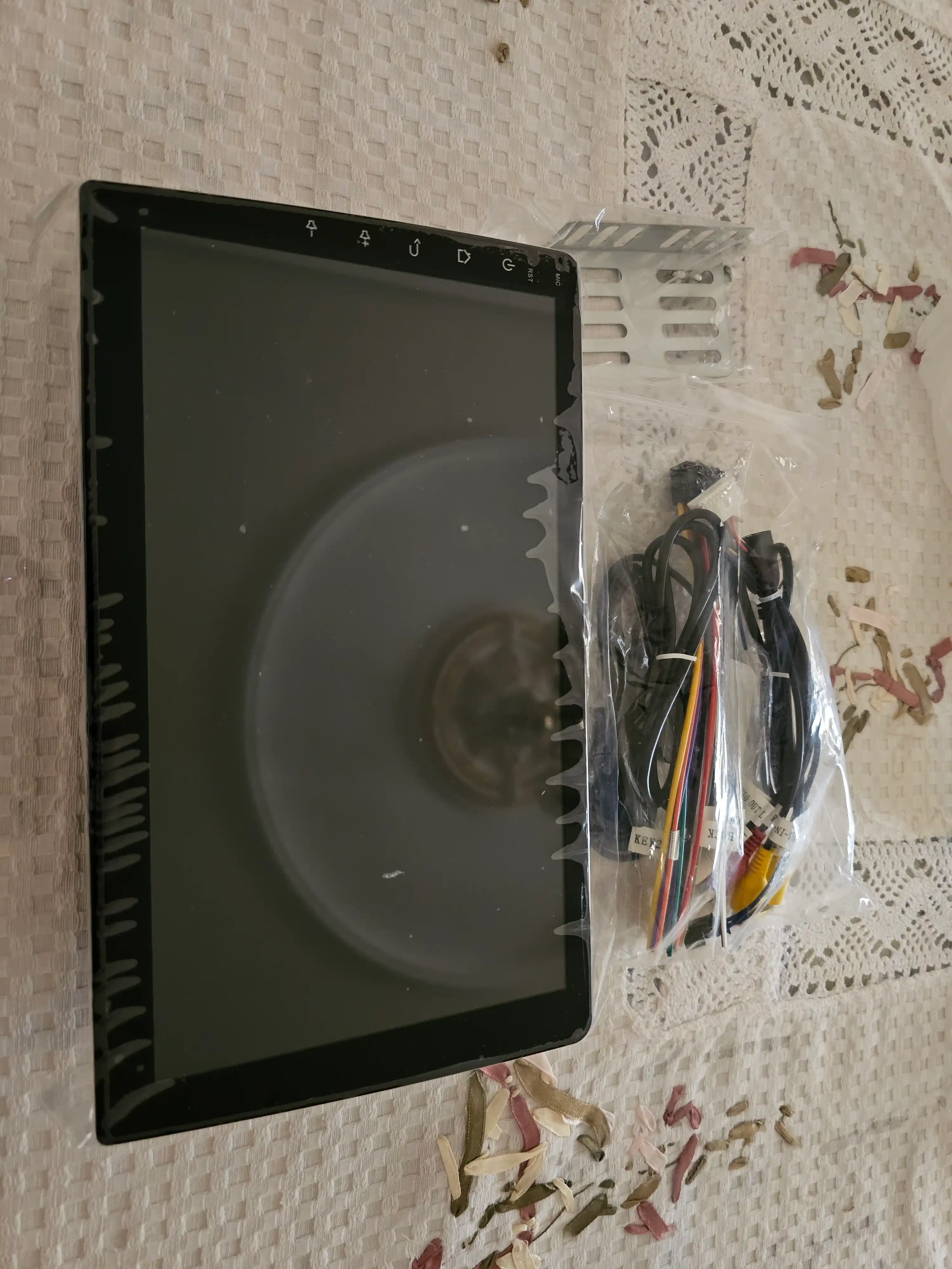 Avto Monitor — Android, Wi-Fi, 4/64 GB, universal ekran, qotmas va qizimas, 2 yil kafolat