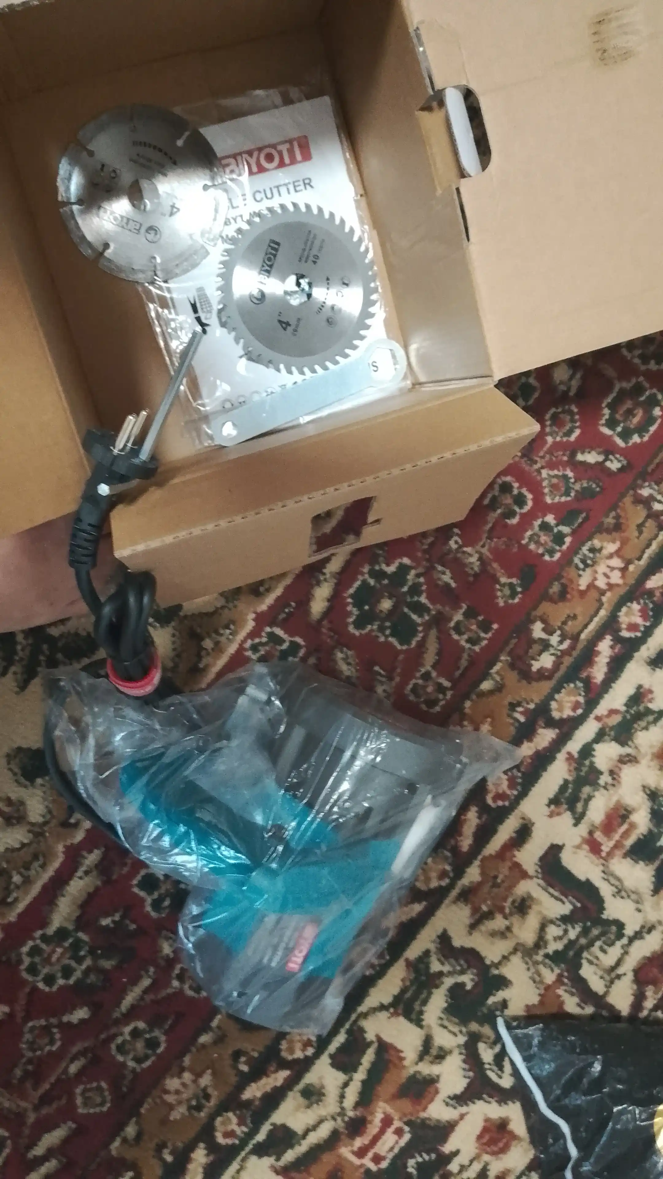 BIYOTI BYT-MC301 «Pchyolka» mini diskli arra, 1050 Vt, 110 mm