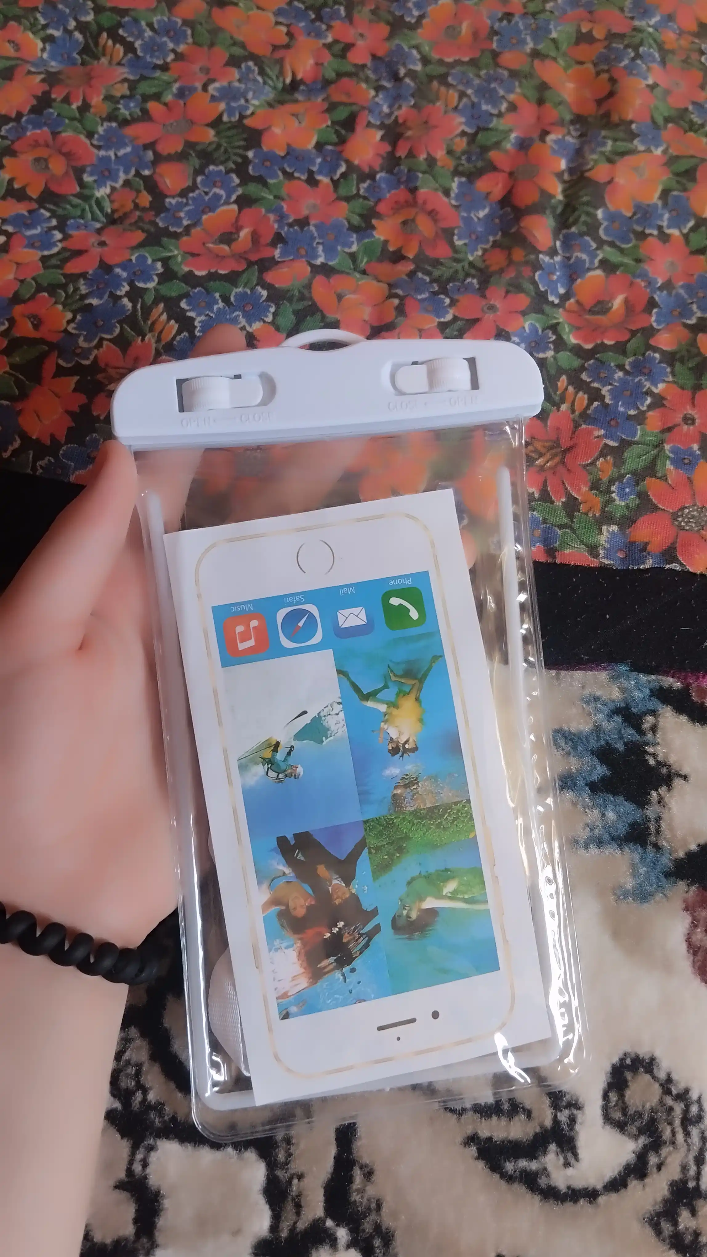 Suv o'tkazmaydigan telefon g'ilofi