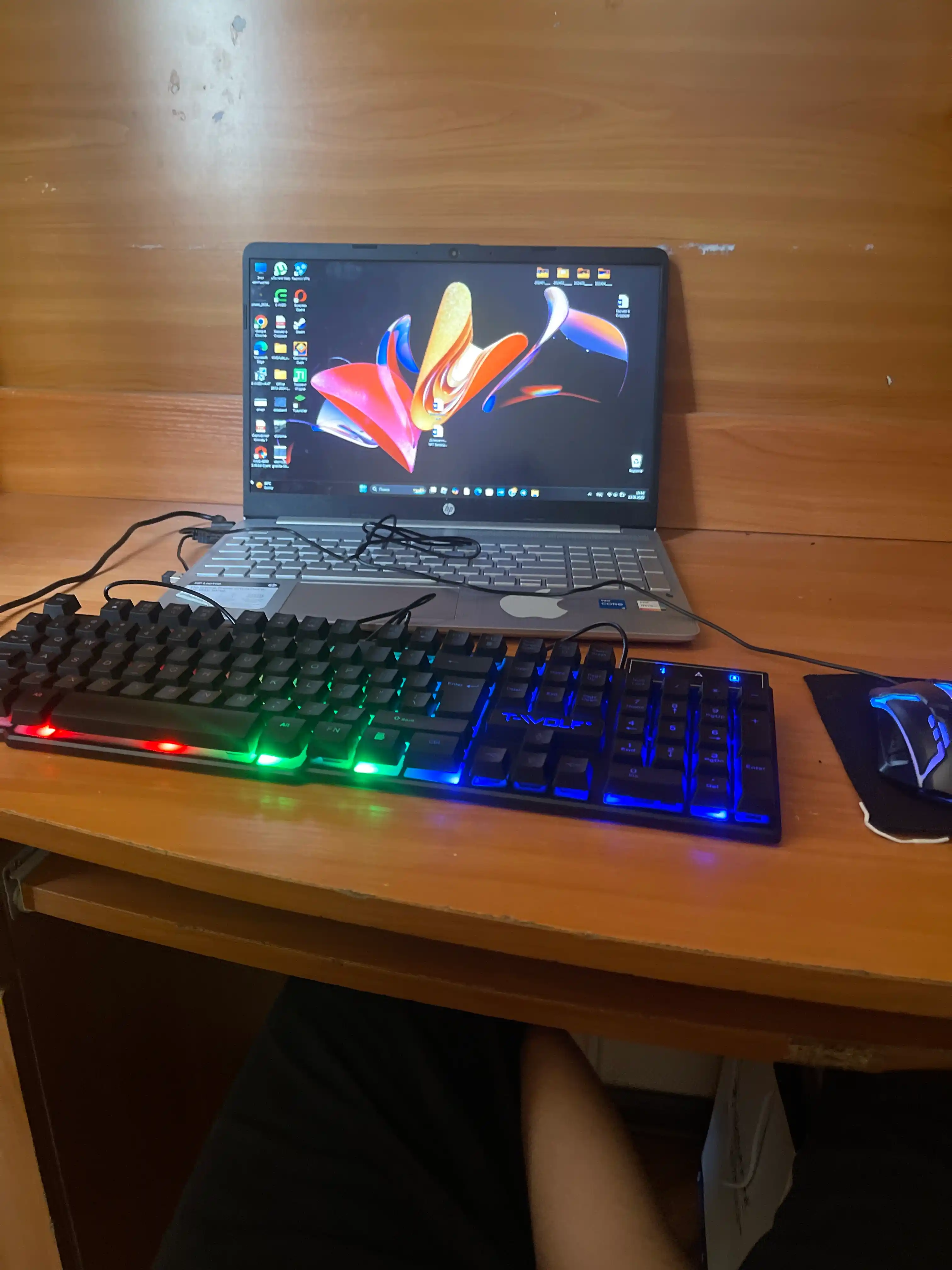 O'yin uchun smart klaviatura va sichqoncha RGB yoritgichi bilan, LED chiroqli