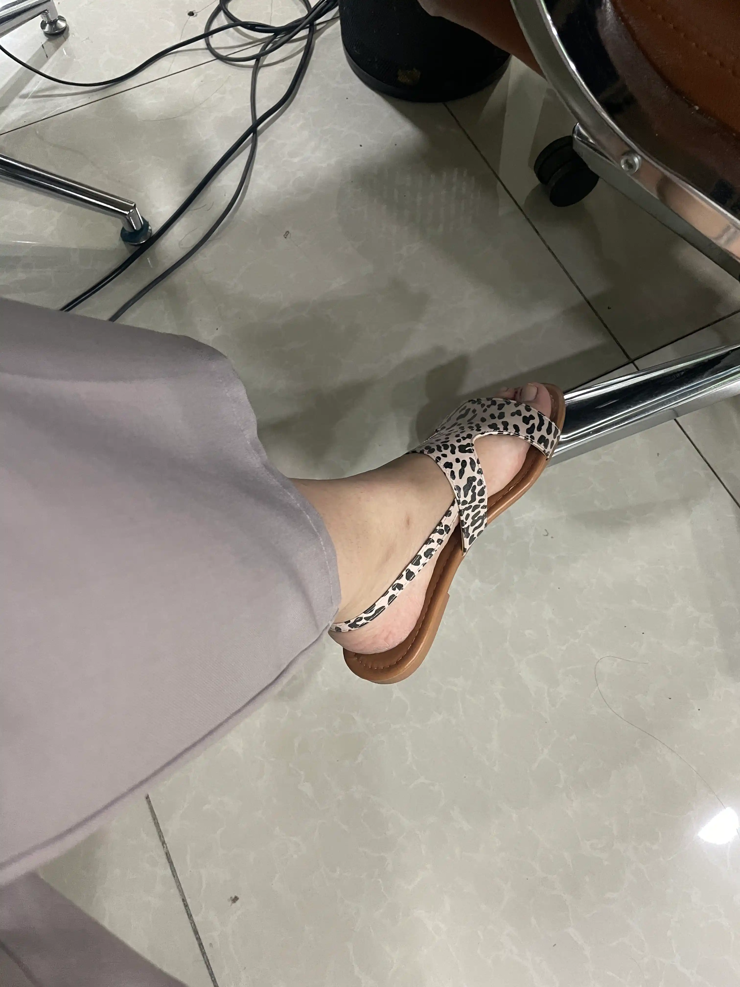 Ayollar sandallari, eko-charm sandallar, yumshoq tasodifiy
