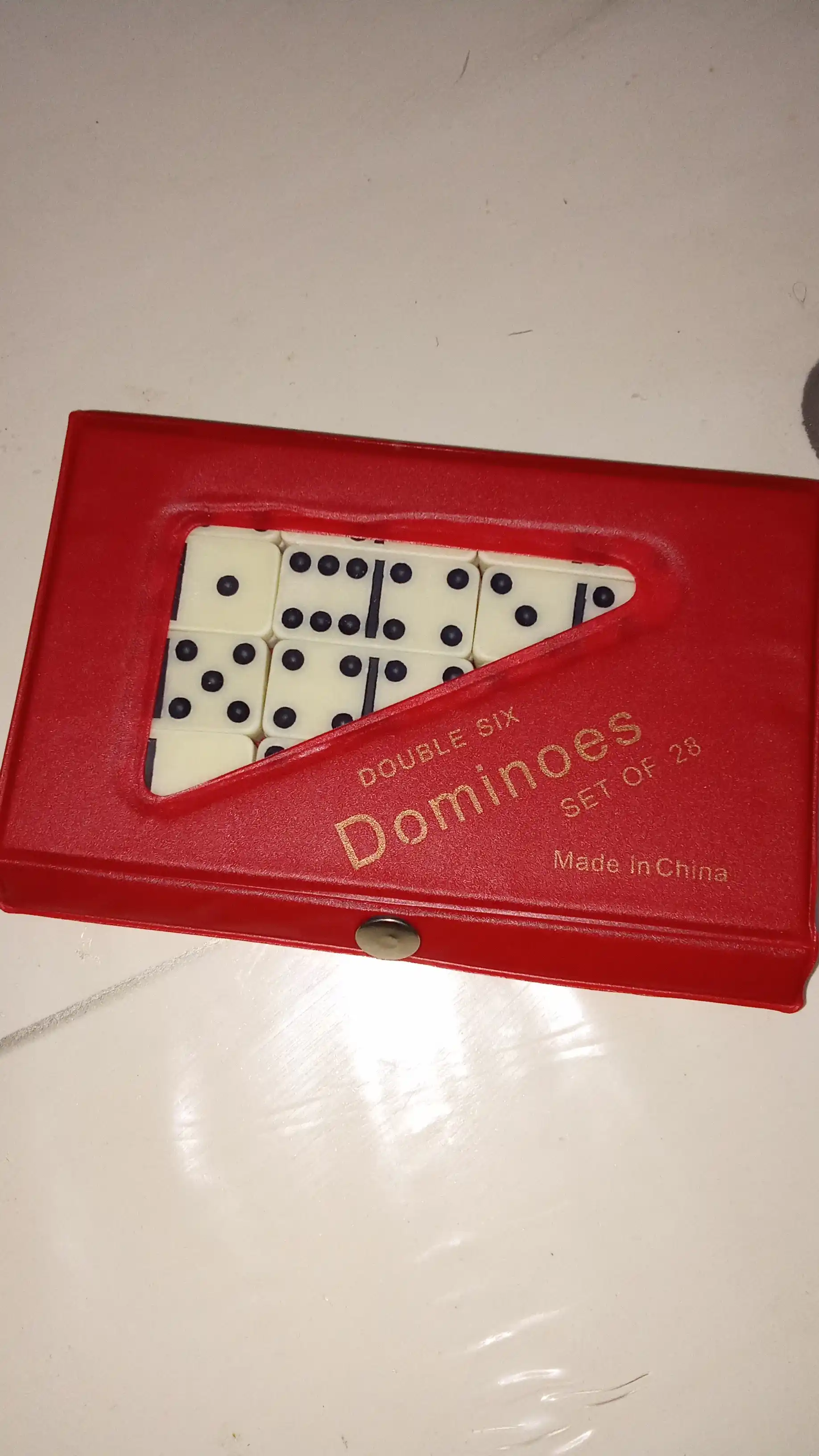 Domino stol o'yini, klassik o'yin, kattalar va bolalar uchun