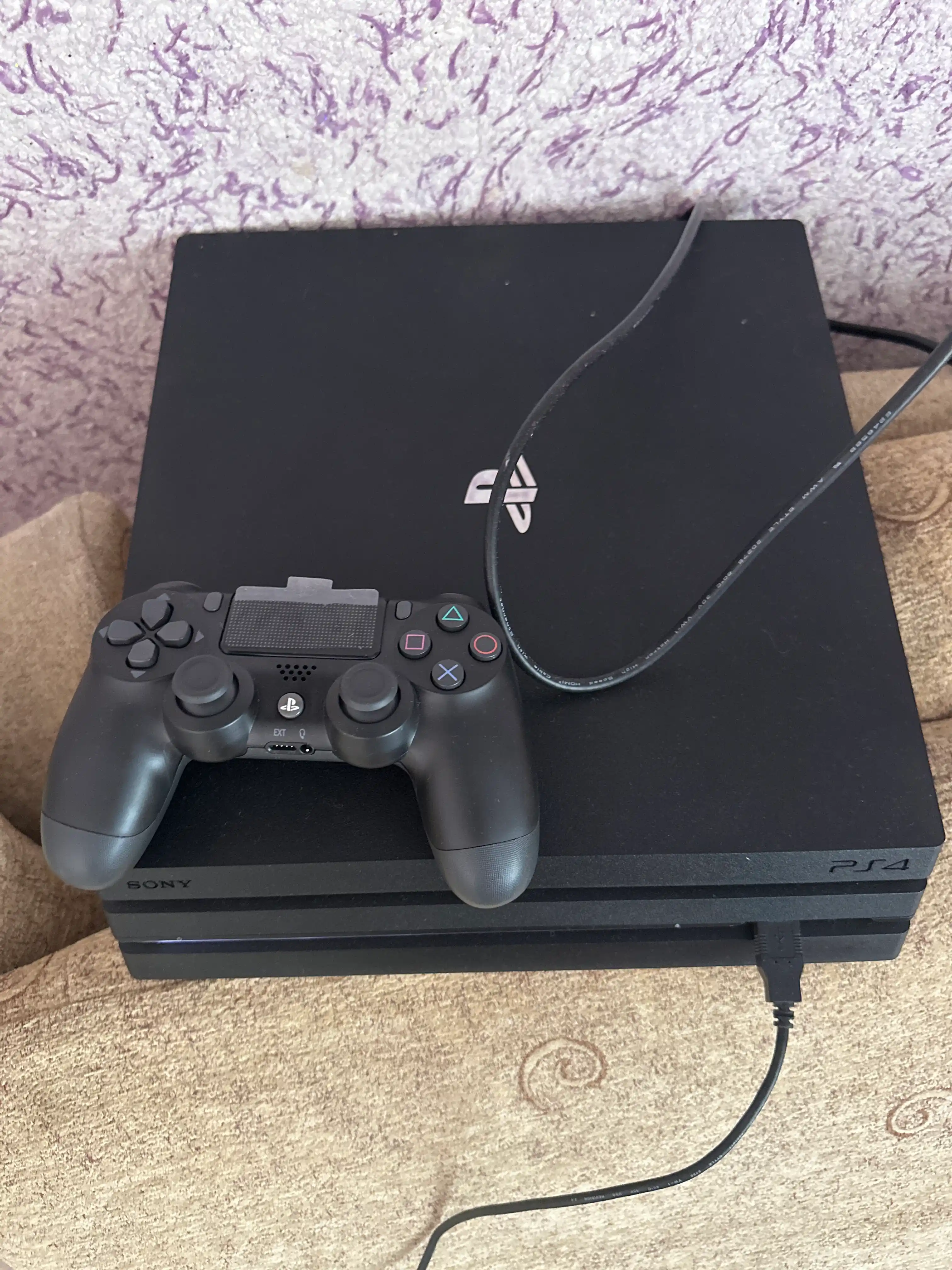 PlayStation 4 Pro, 1TB, o'yinlar va 2-joystik bilan