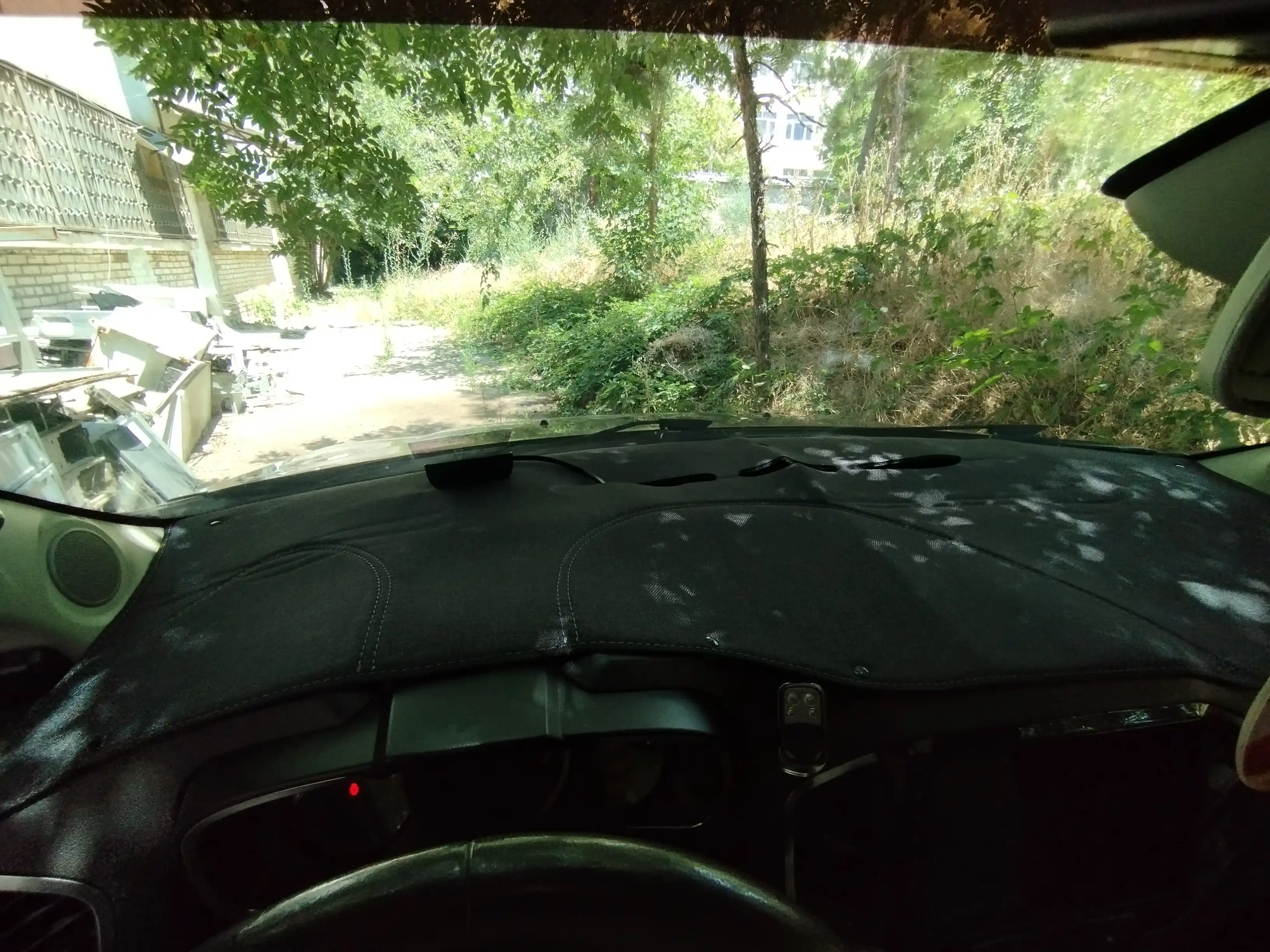 Tarpedkaga chexol jinsi material LADA. Kovrik torpedka uchun, paneli uchun gilamcha