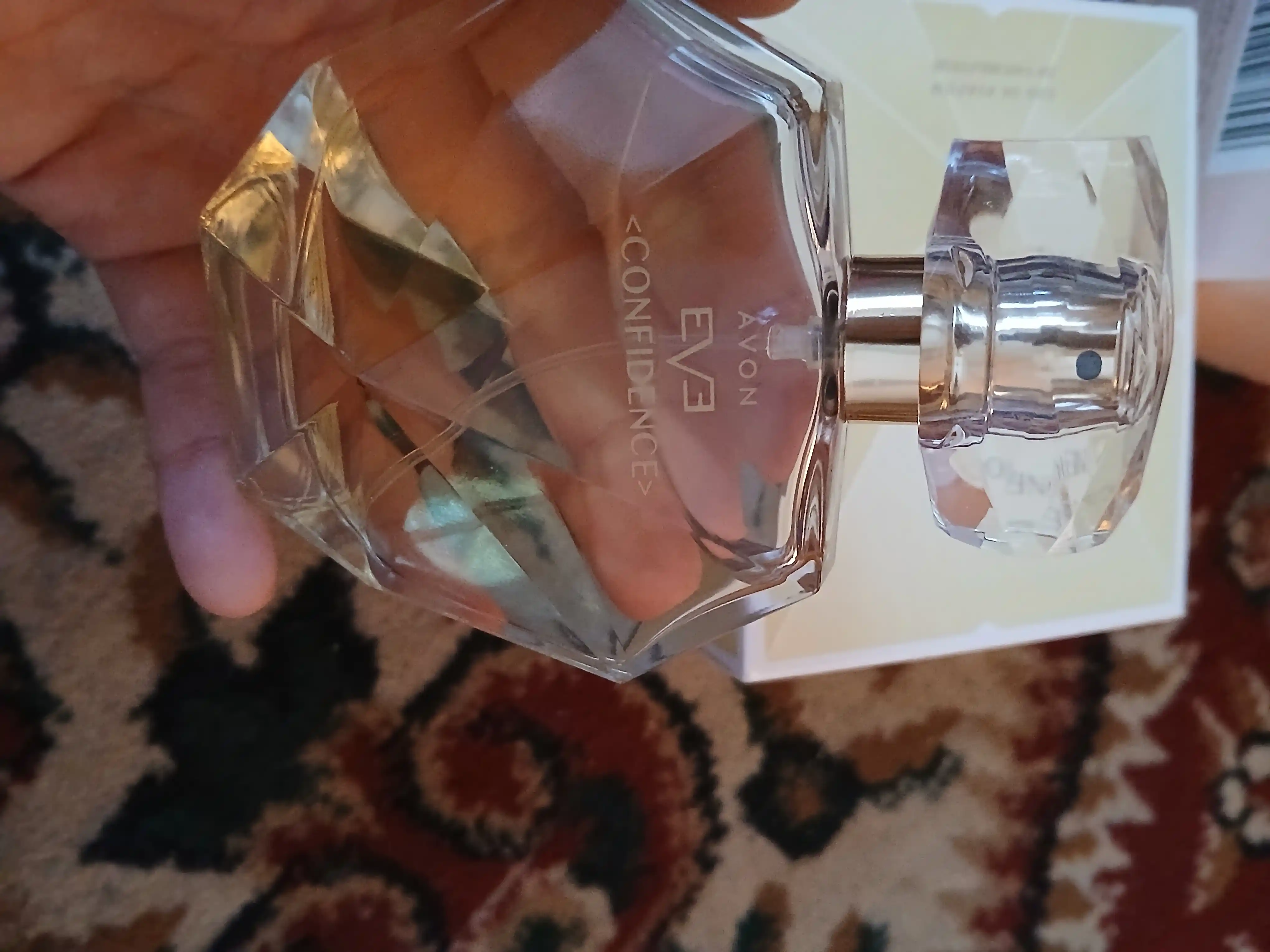 Parfyum suvi Avon, Eve сonfidence, 50 ml