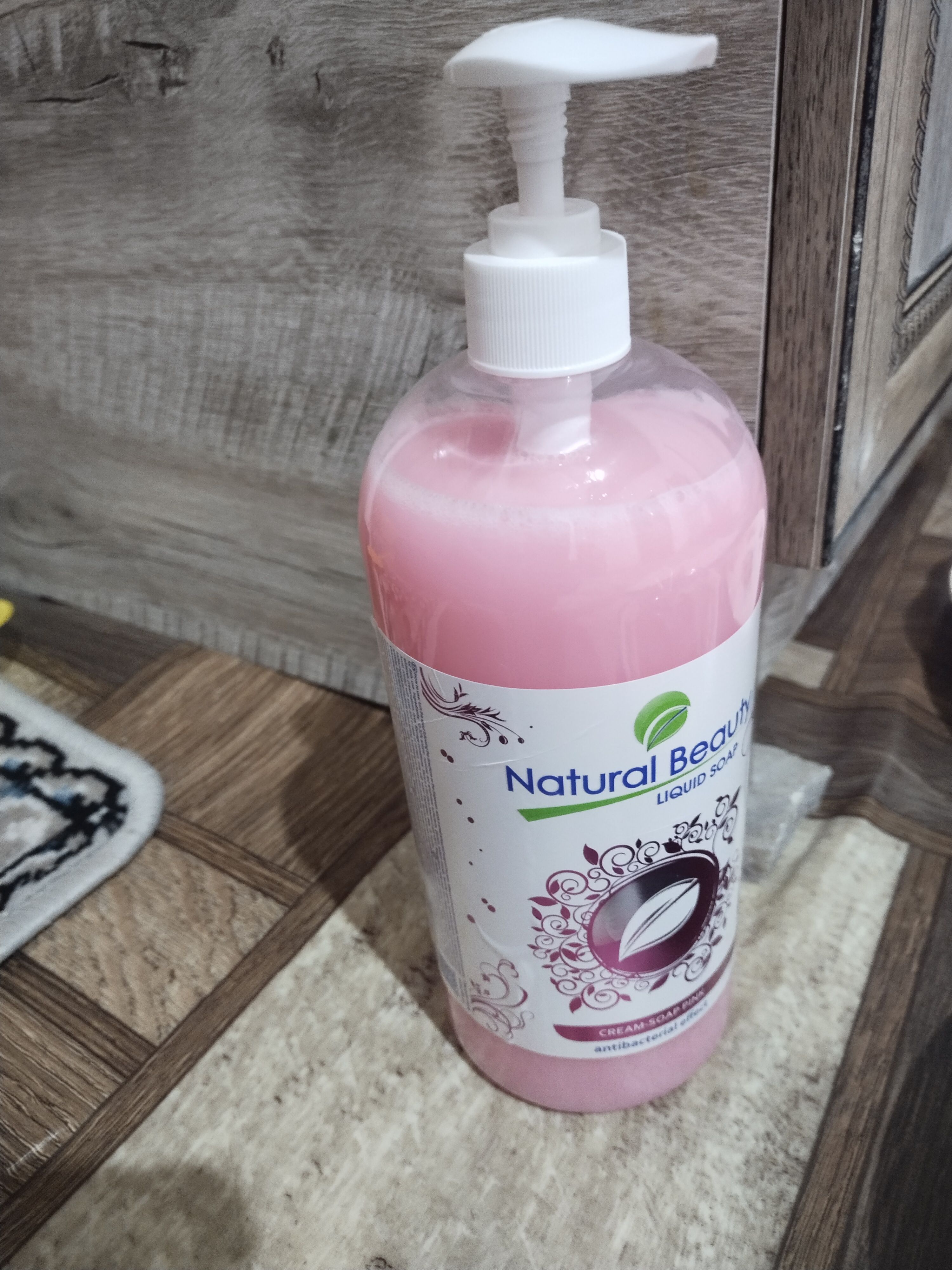 Мыло жидкое Natural Beauty розовое с антибактериальным эффектом, 1000 г